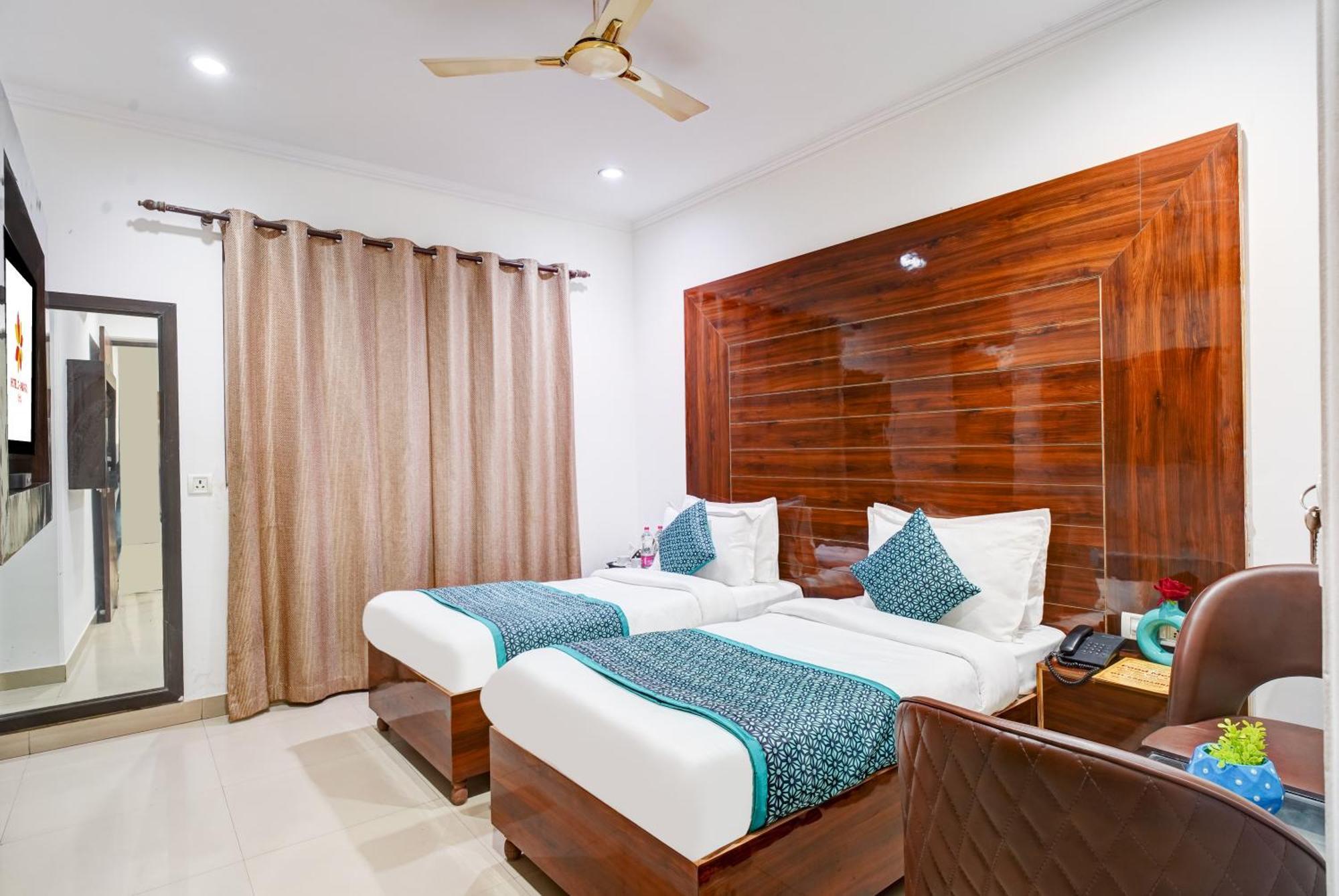 Hotel Chanakya 4*