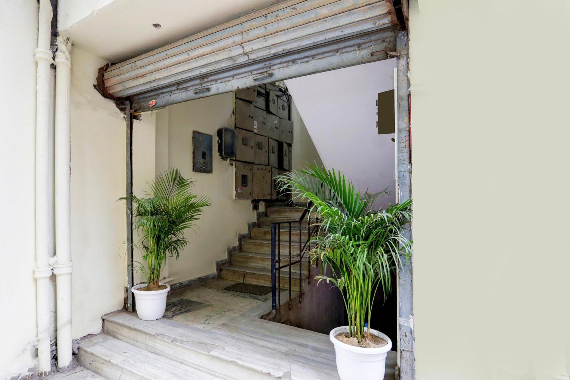Super O Malviya Nagar Hotel 4*