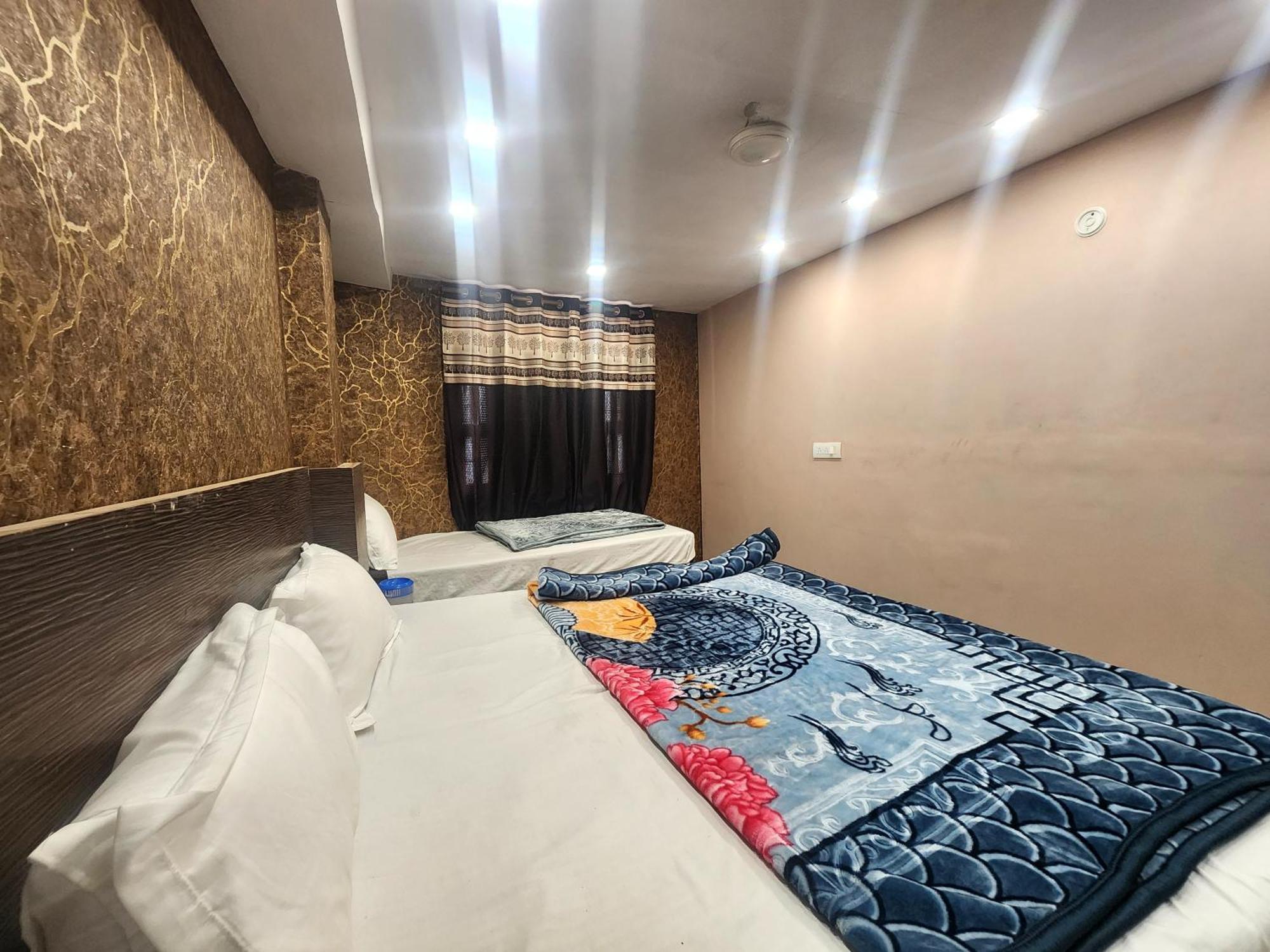 Hotel The Divine 3*