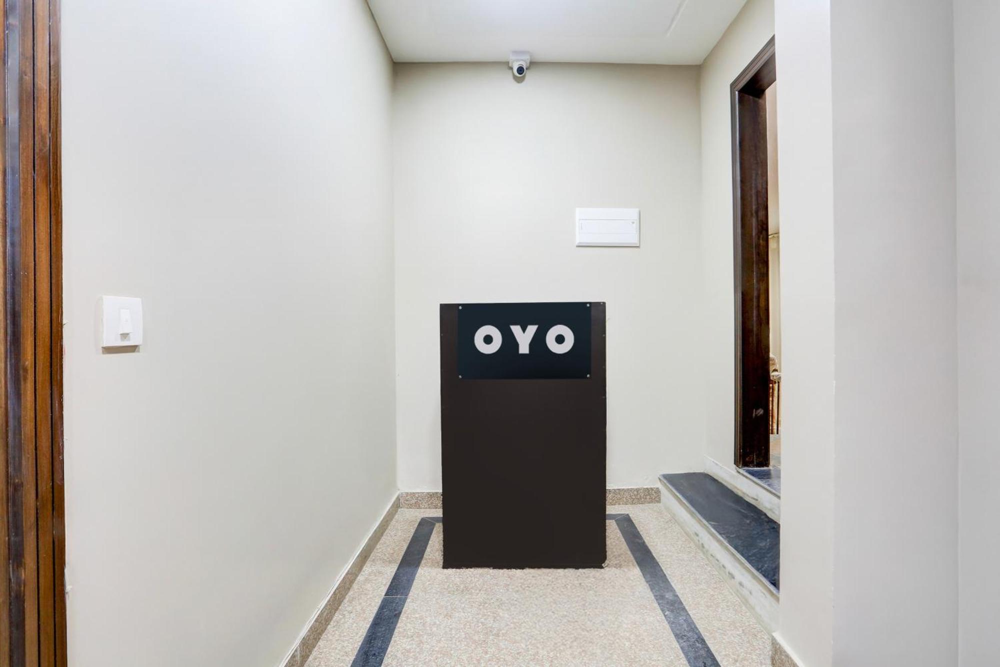 Hotel O The Escape New Delhi