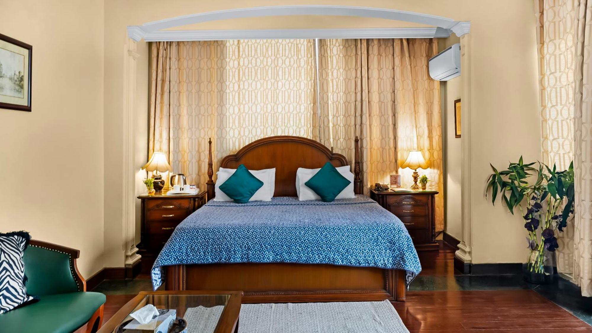 Ajanta Hotel 3*