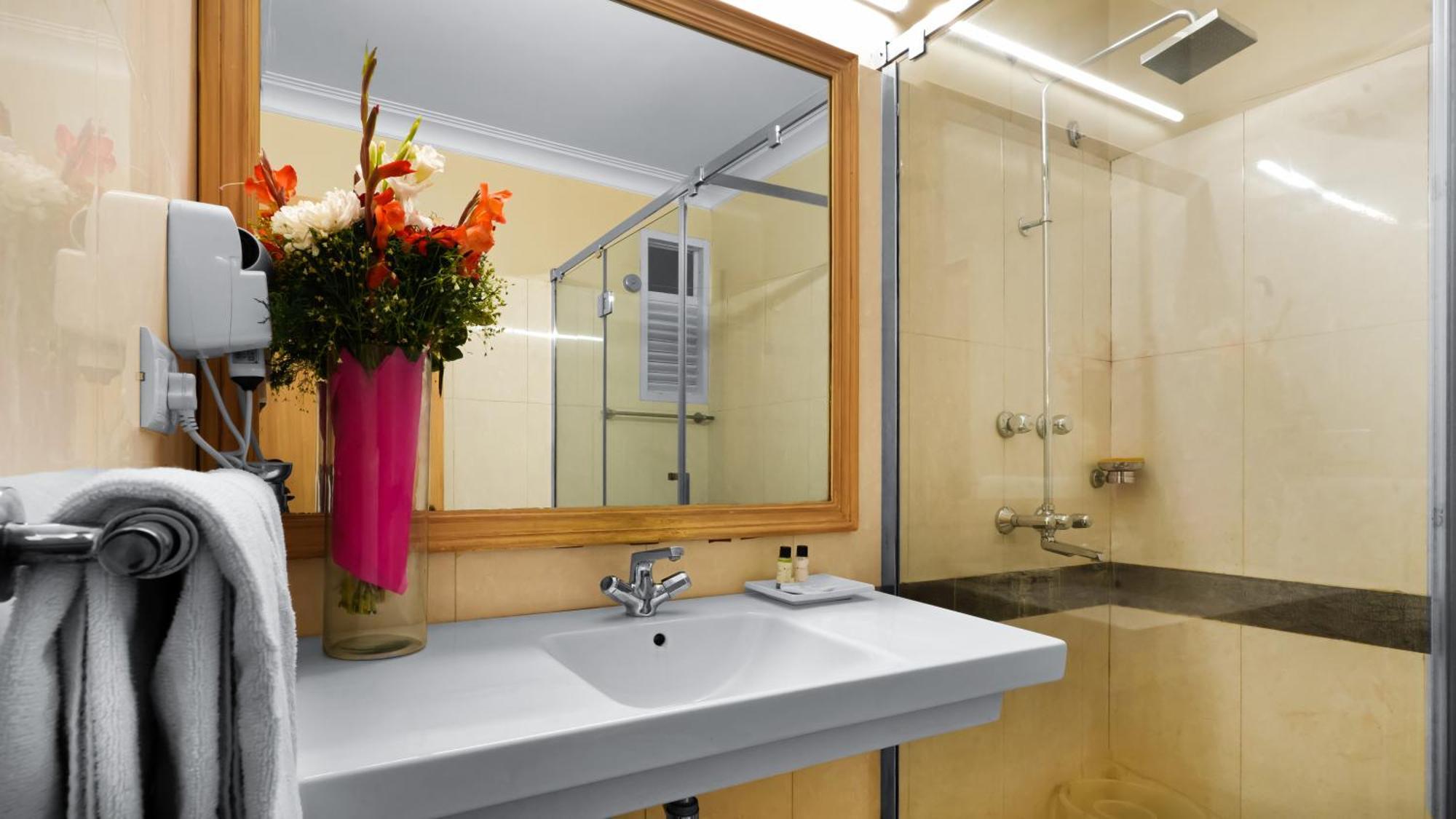 Hotel Ajanta - Colonial Charm Award Winning Luxury In The Heart Of The New Delhi