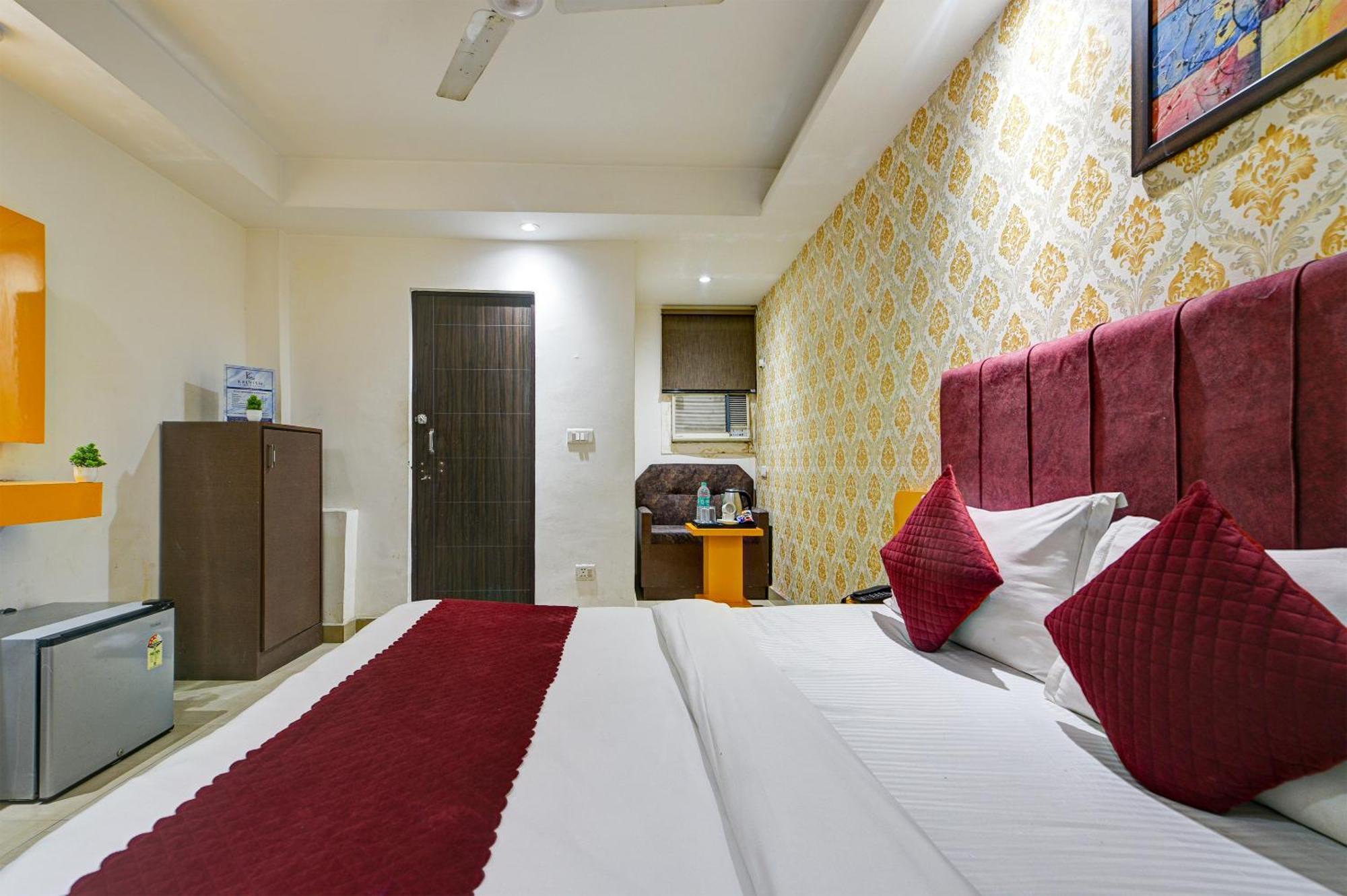 Hotel Platinum With Free Pickup-delhi Airport 4*