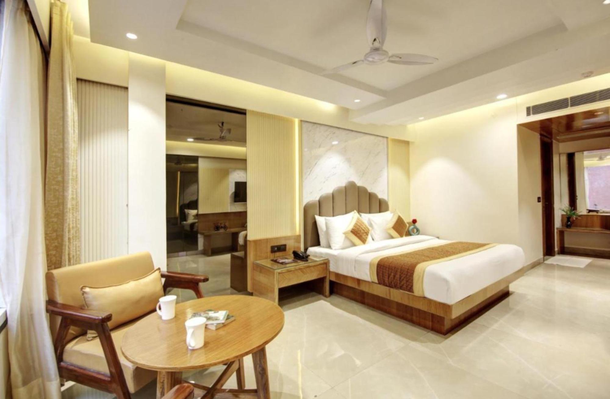 Platinum With Free Pickup-delhi Airport Hotel 4*