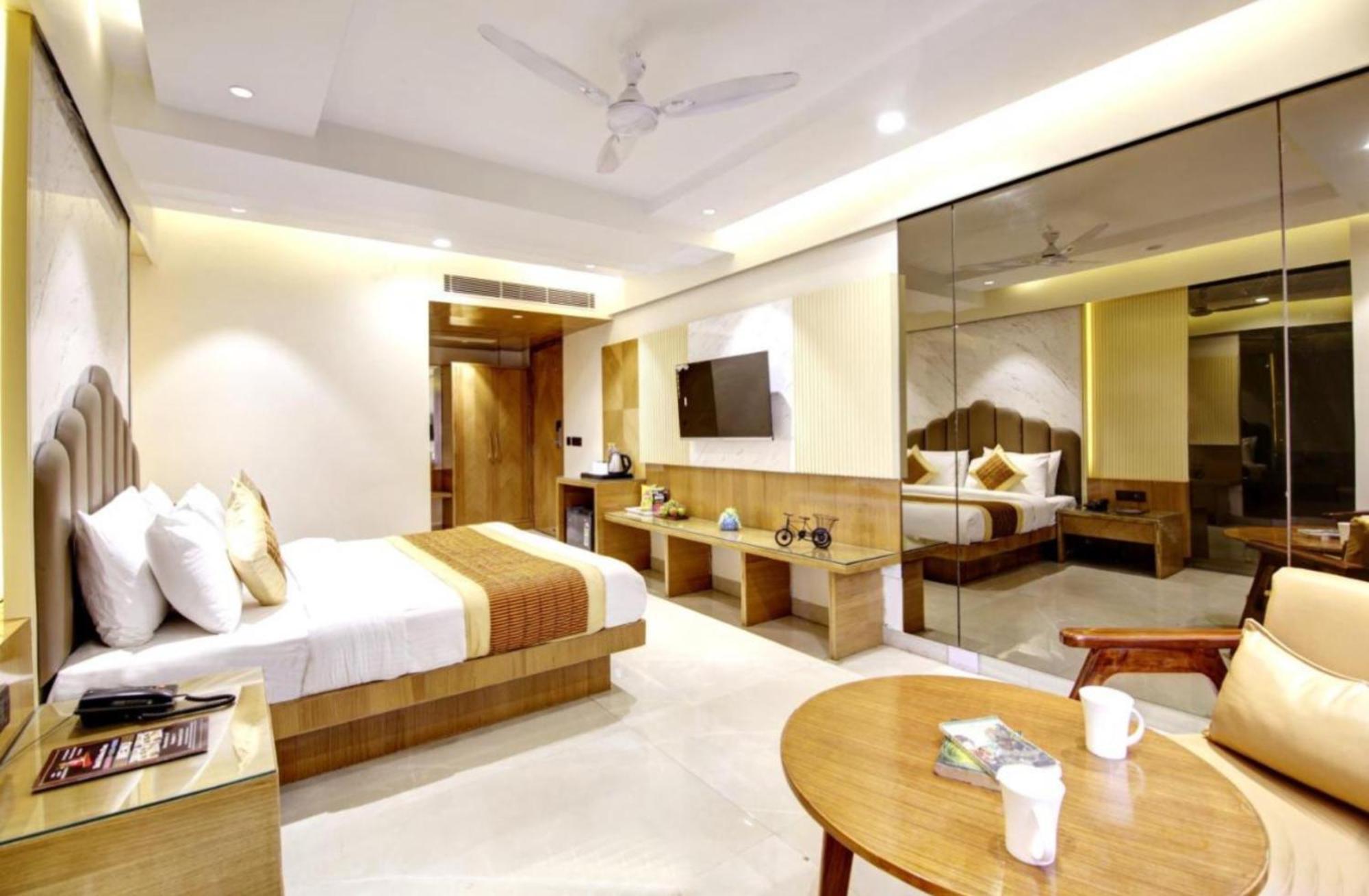 Hotel Platinum With Free Pickup-delhi Airport New Delhi