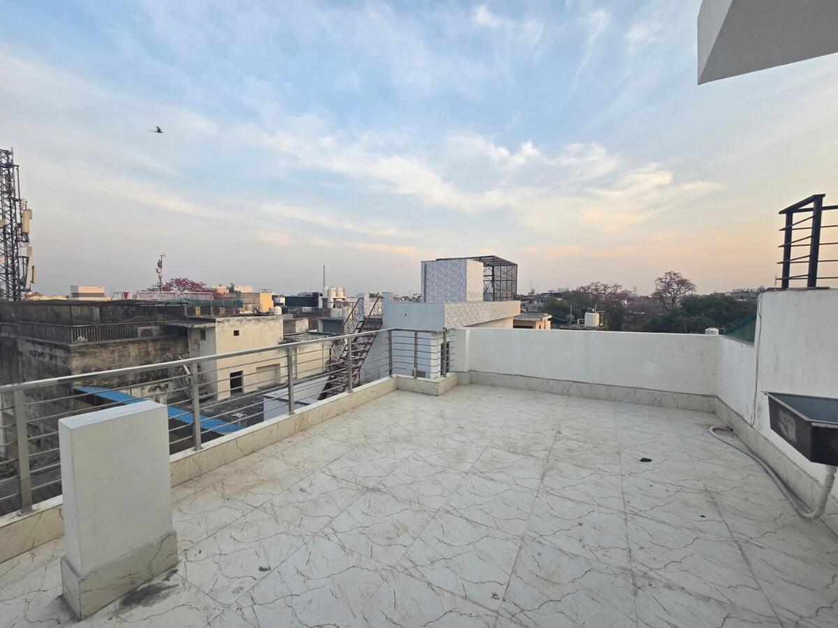 Homlee-legacy 3bhk Flat In Del-lift-terrace New Delhi