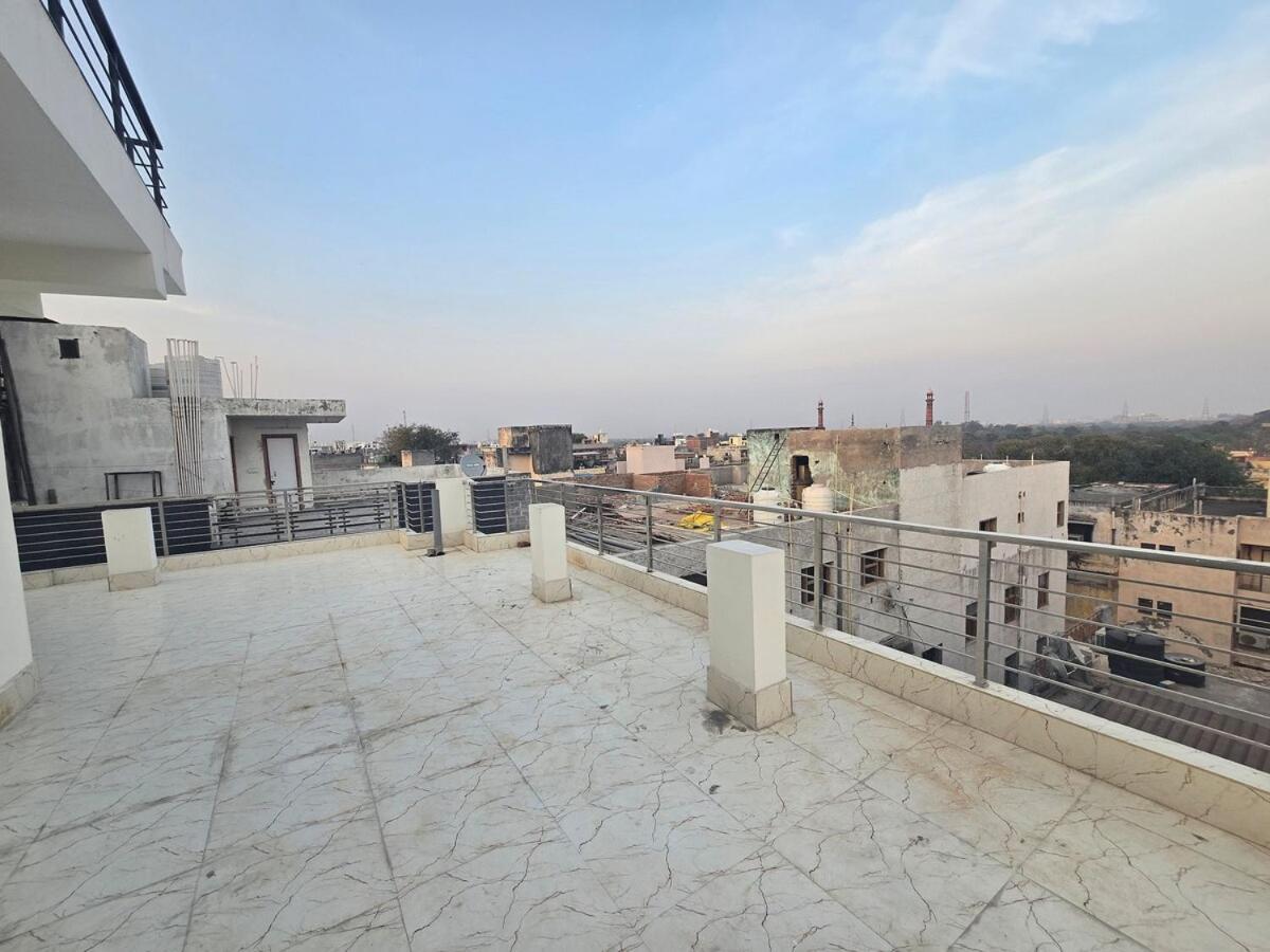 Homlee-legacy 3bhk Flat In Del-lift-terrace New Delhi