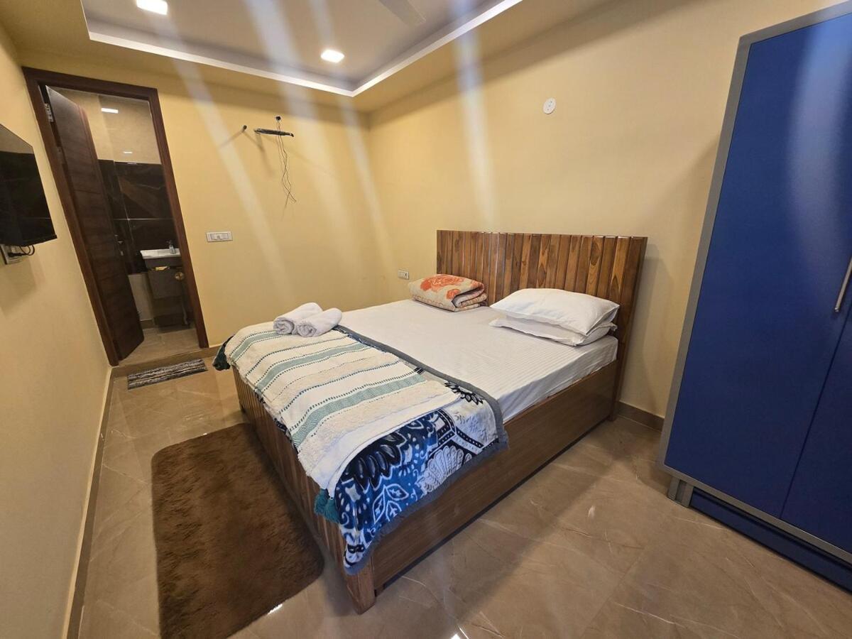 Apartment Homlee-legacy 3bhk Flat In Del-lift-terrace New Delhi