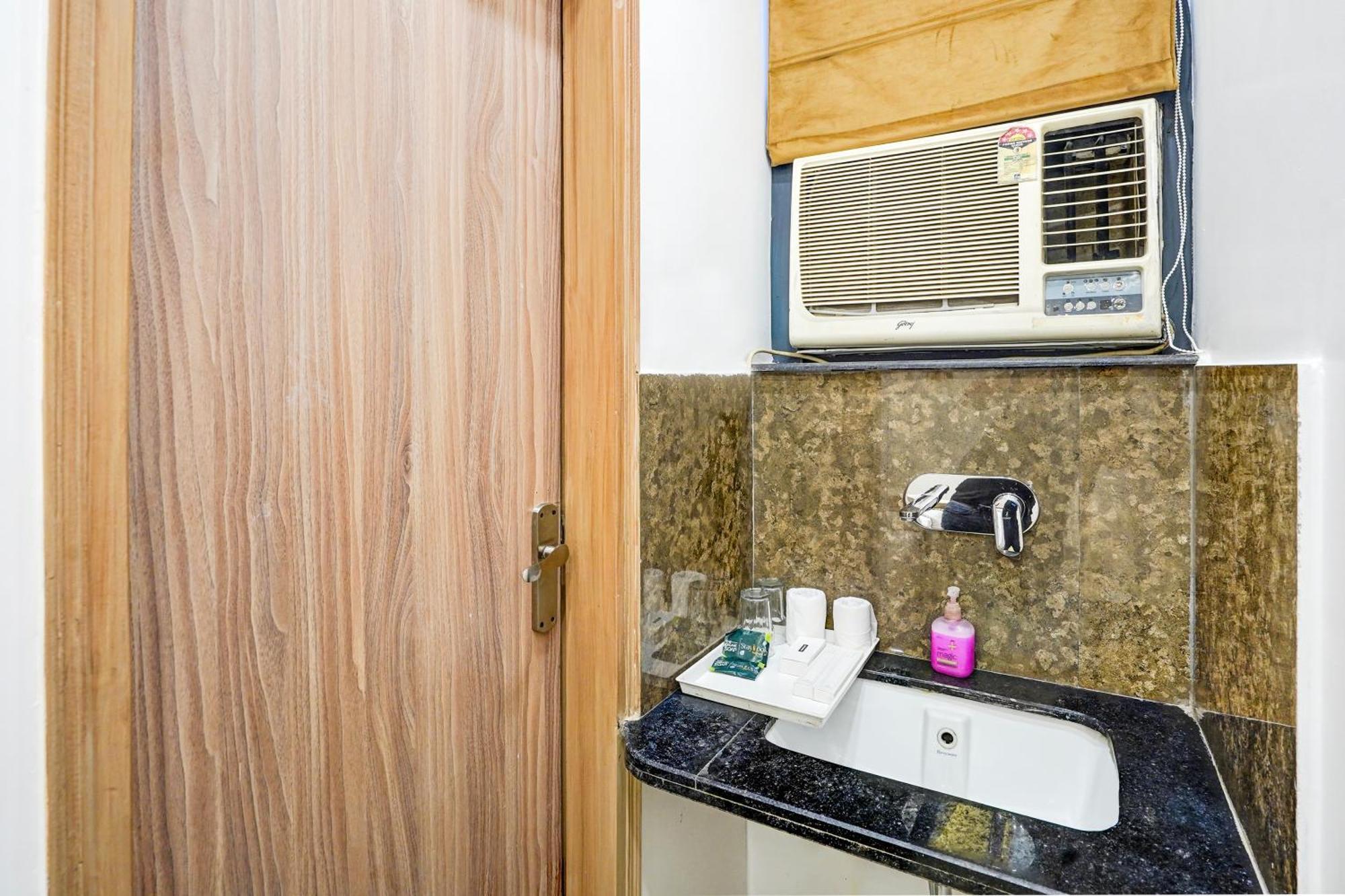 Hotel Bala Ji International Pure Veg 3*