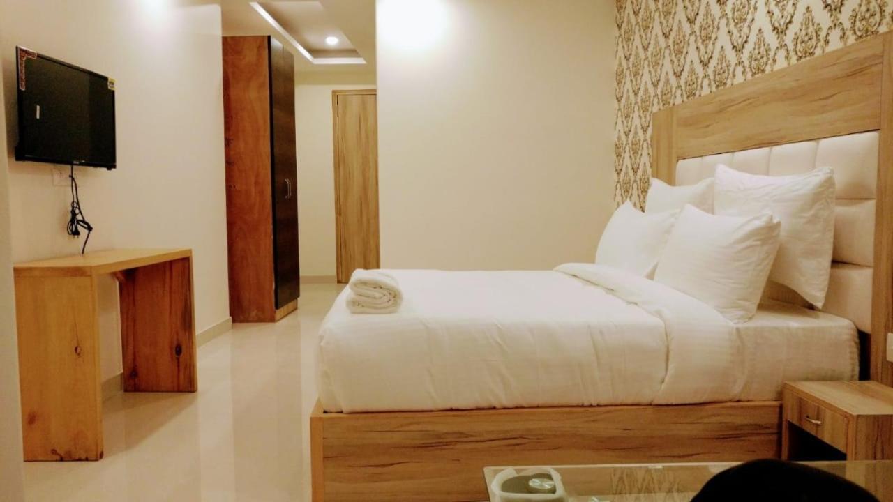 Messiy Hotel