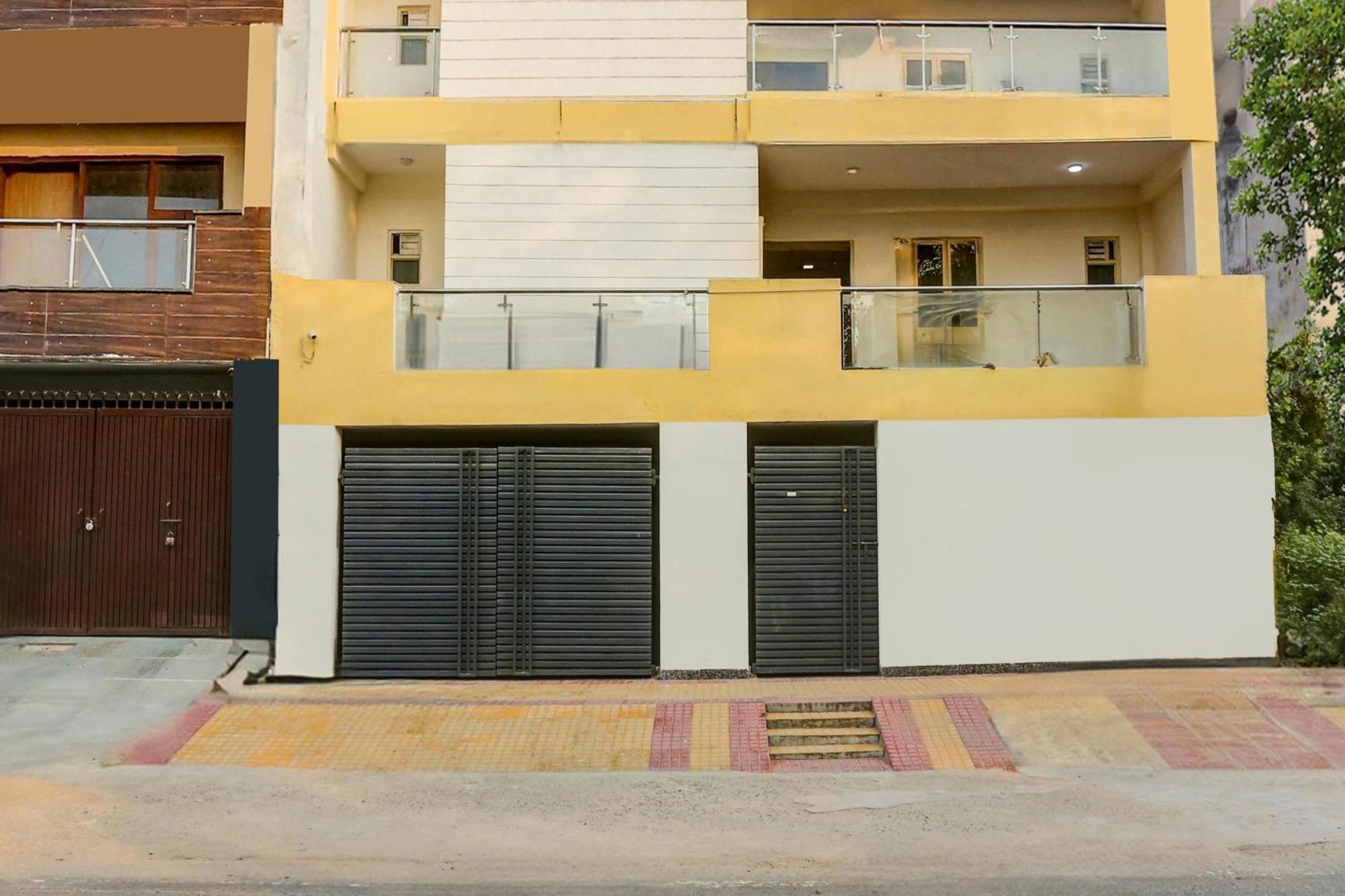 Super O Rohini Sector 20 Formerly Yellow Saffron 3* Delhi (National Capital Territory of India)
