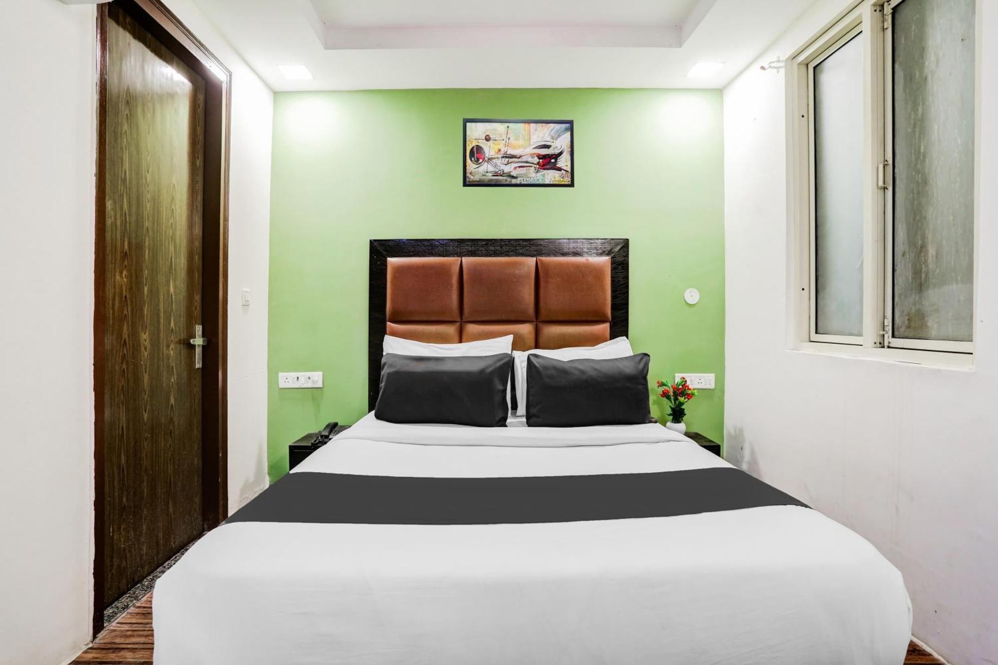 Super O Rohini Sector 20 Formerly Yellow Saffron