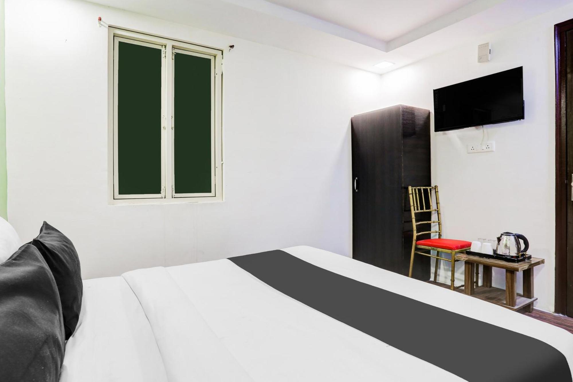 Super O Rohini Sector 20 Formerly Yellow Saffron Hotel 3*