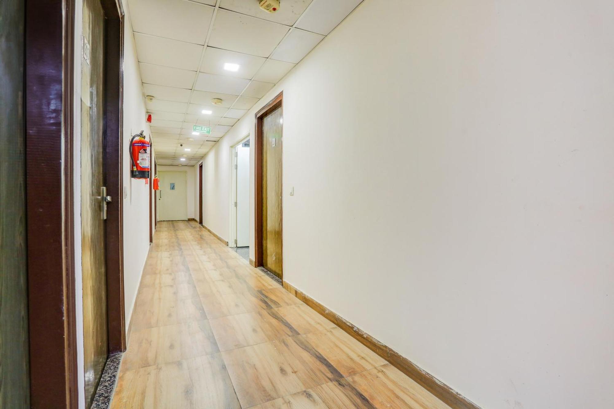 Hotel Super O Rohini Sector 20 Formerly Yellow Saffron 3*
