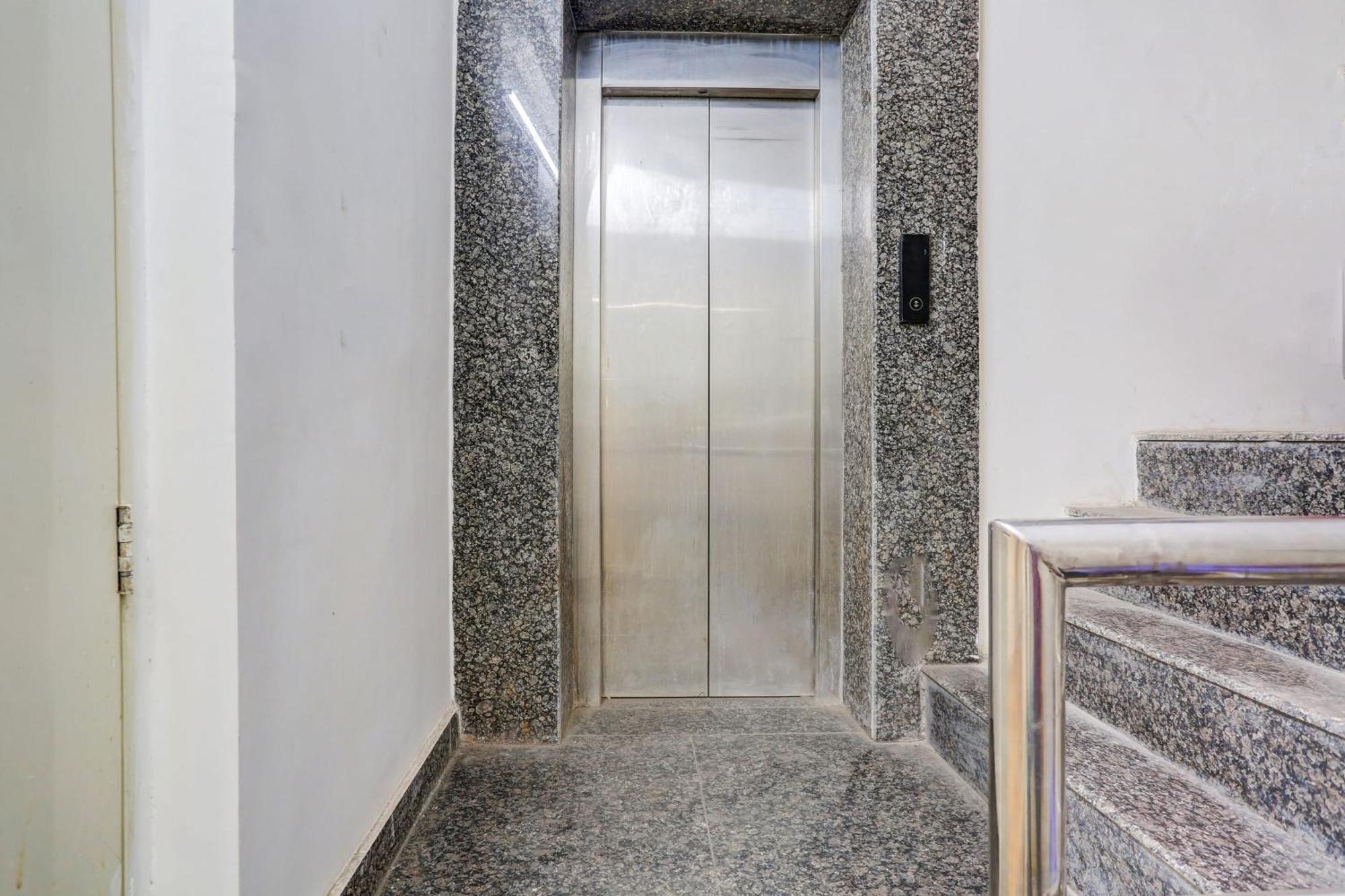 Hotel Super O Rohini Sector 20 Formerly Yellow Saffron