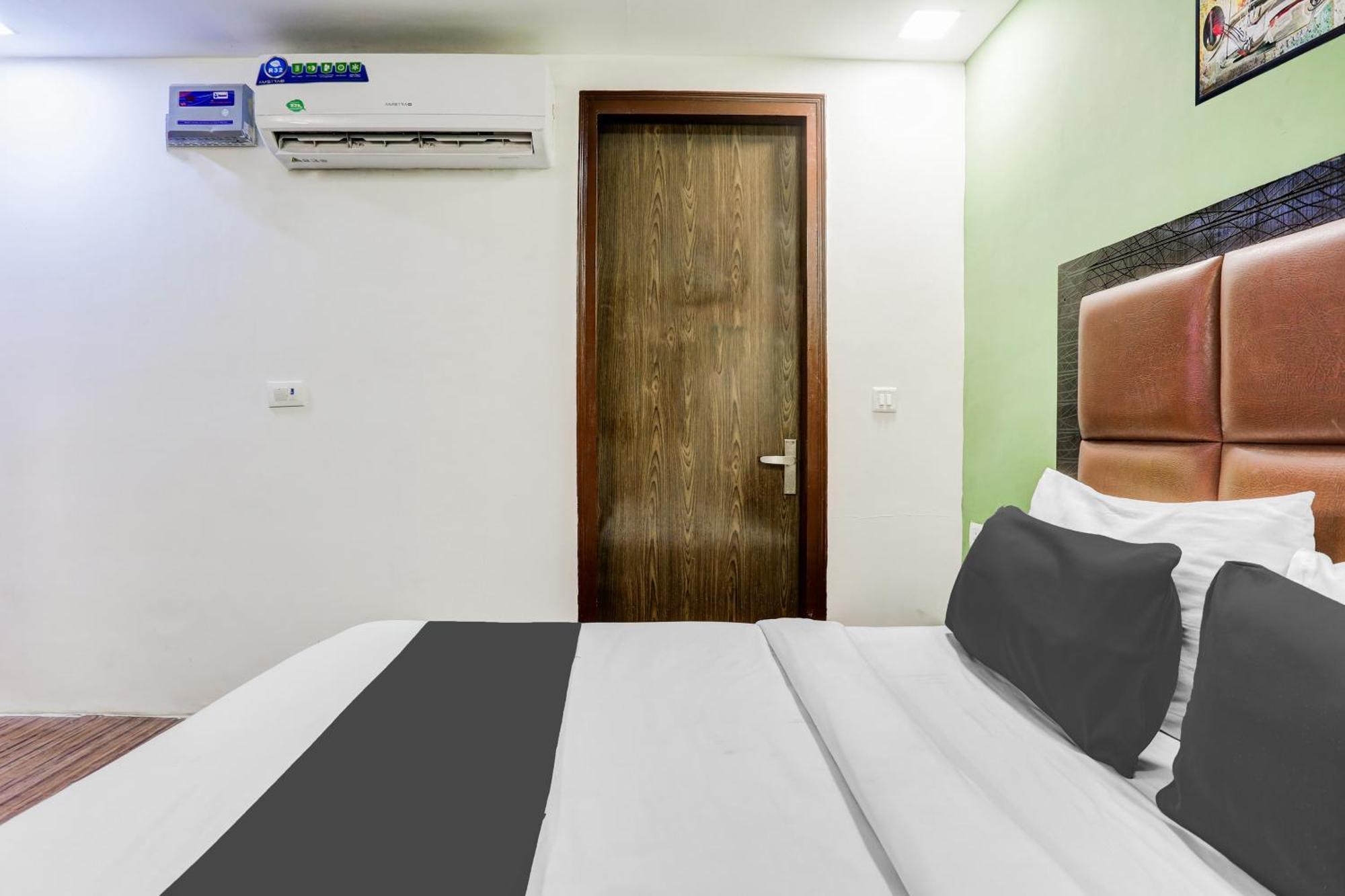 Super O Rohini Sector 20 Formerly Yellow Saffron Delhi (National Capital Territory of India)