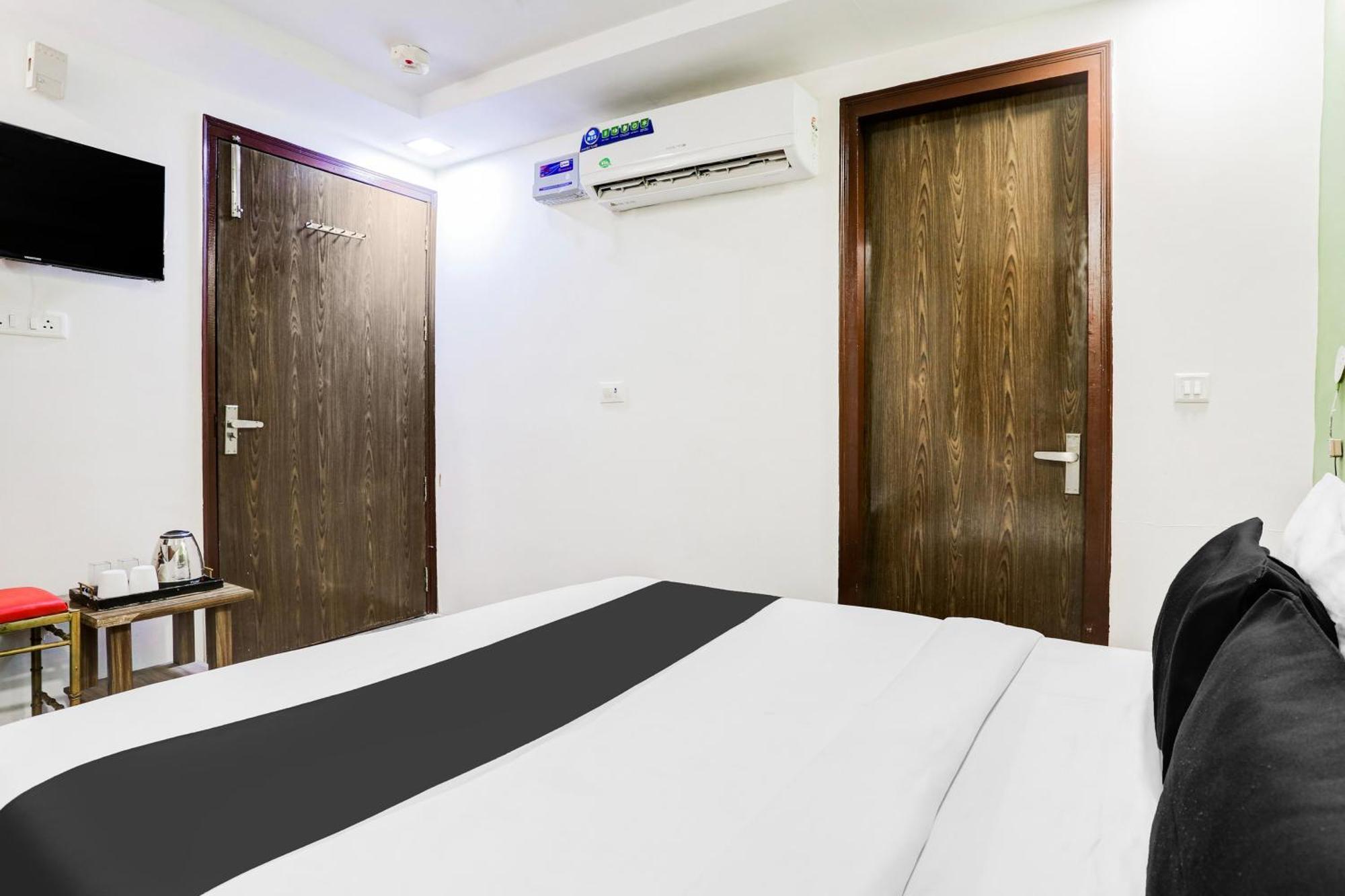 Super O Rohini Sector 20 Formerly Yellow Saffron Delhi (National Capital Territory of India)