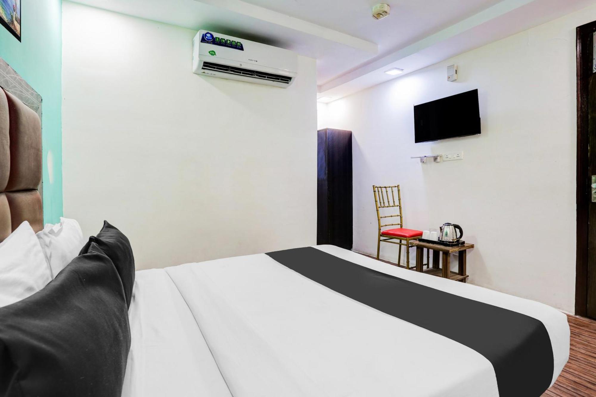 Super O Rohini Sector 20 Formerly Yellow Saffron Hotel