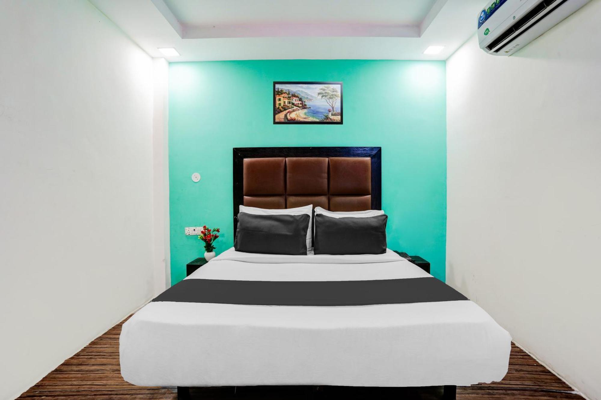 Super O Rohini Sector 20 Formerly Yellow Saffron Delhi (National Capital Territory of India)