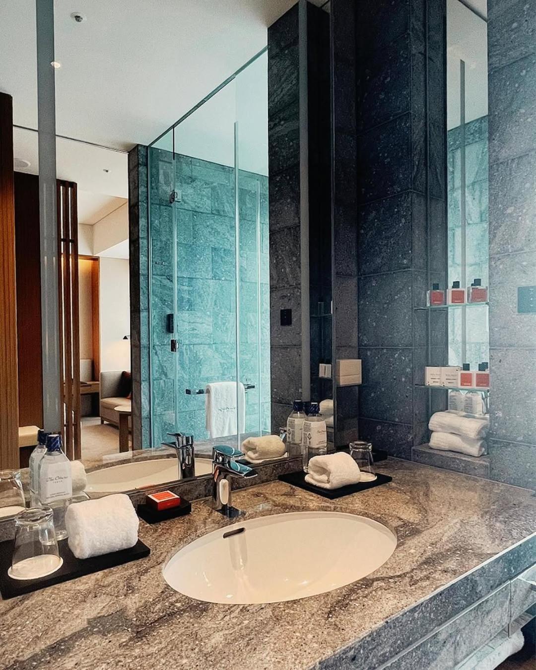 Hotel The Atlantiis Near Igi Airport New Delhi