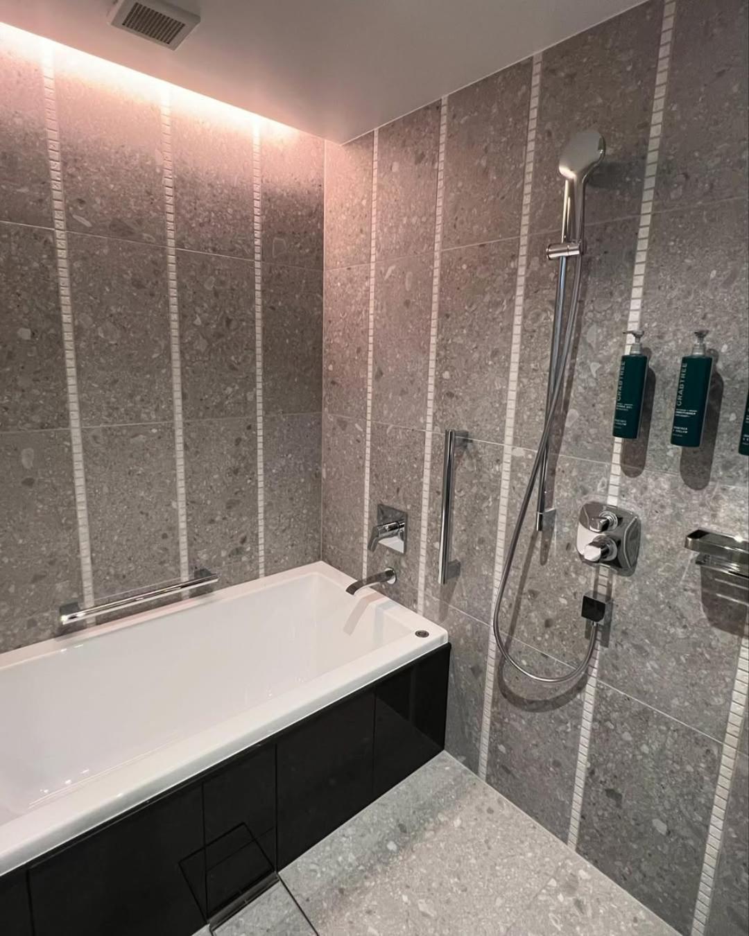Hotel The Aatlantis Near Delhi Airport 4*