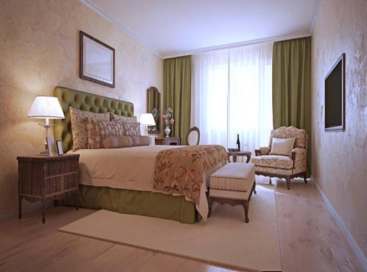 Rosewood Near Delhi Airport 4*
