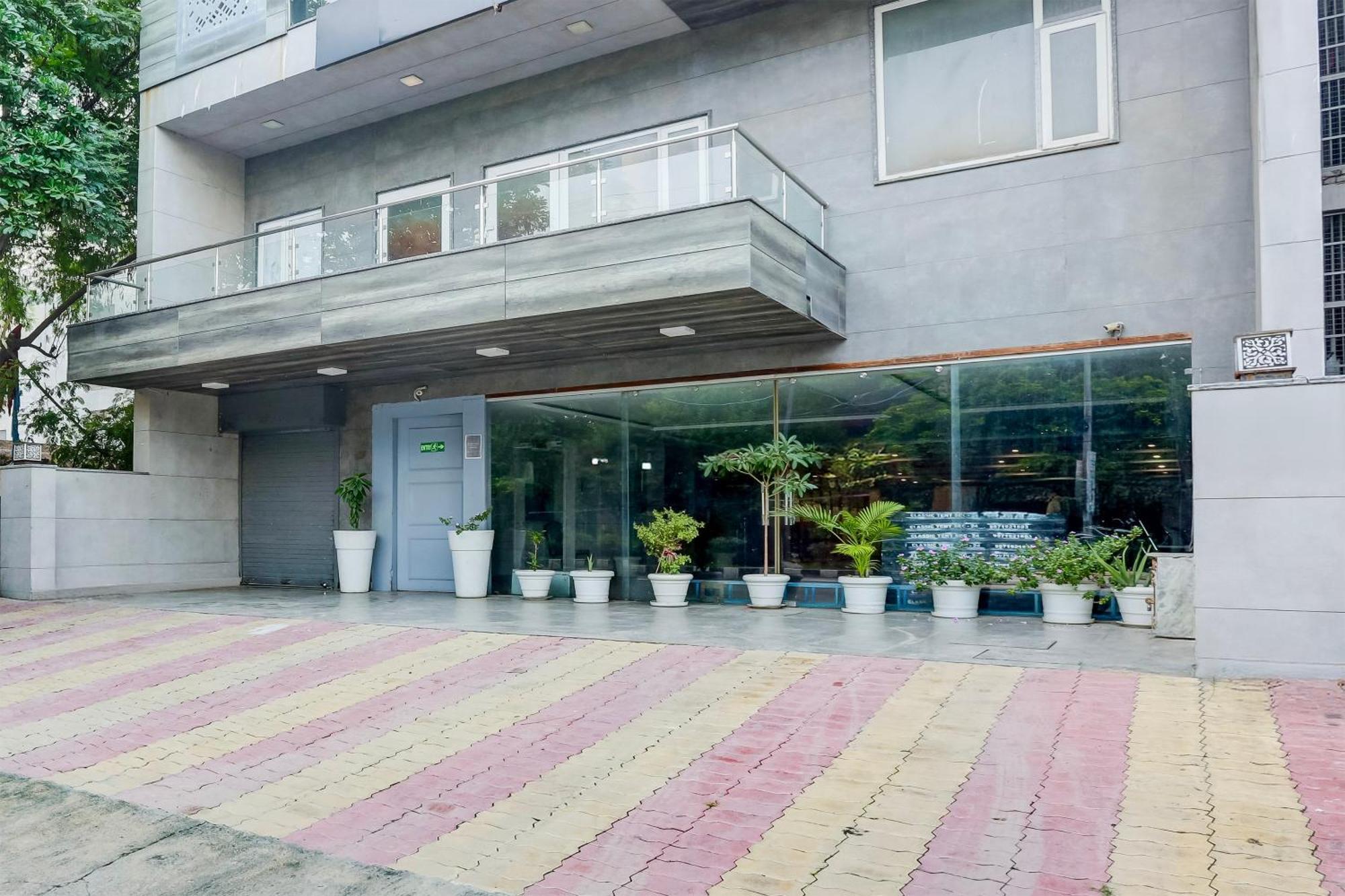 Super Townhouse Rohini Sector 23 Hotel 4*