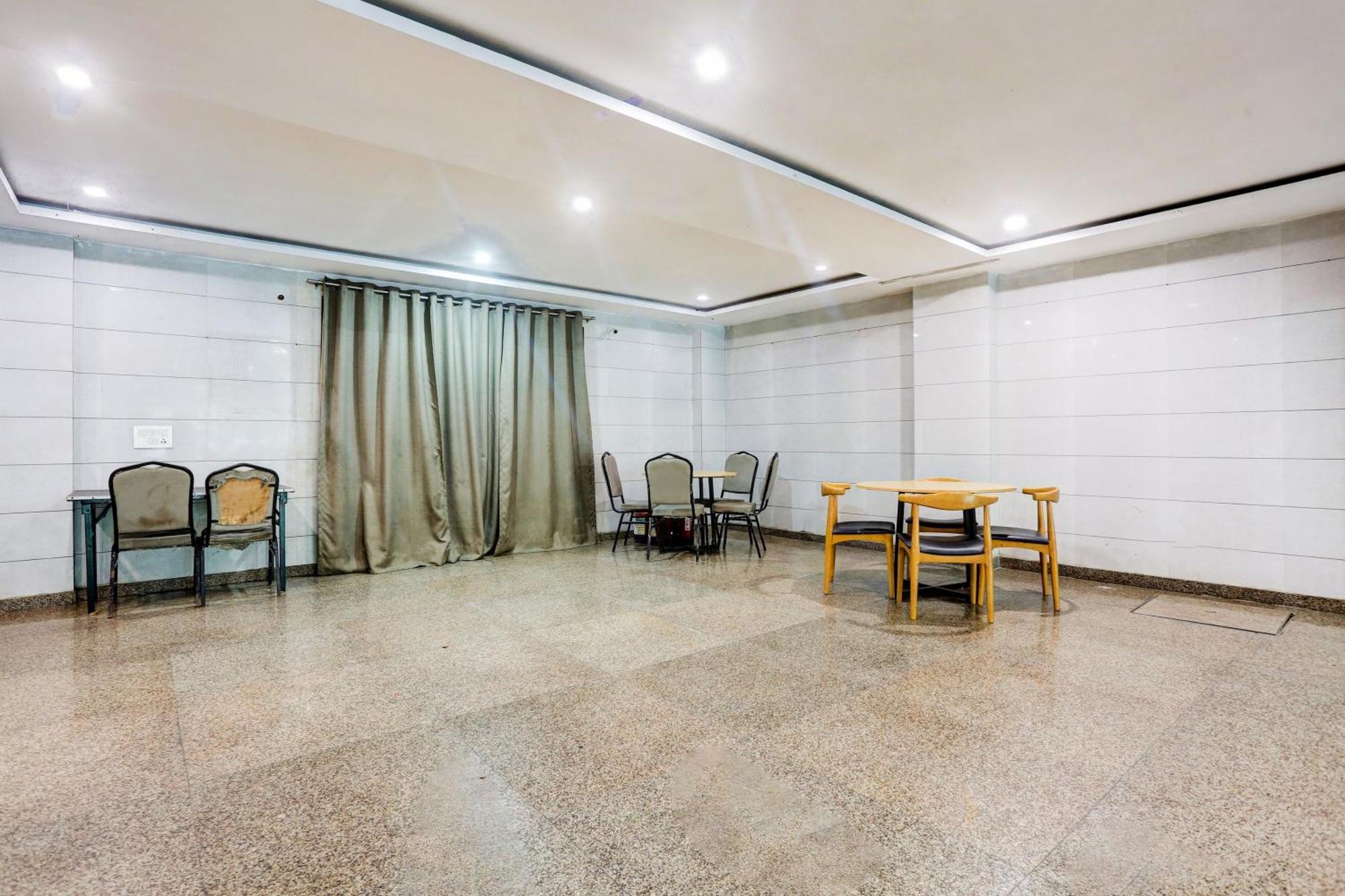 Super Townhouse Rohini Sector 23