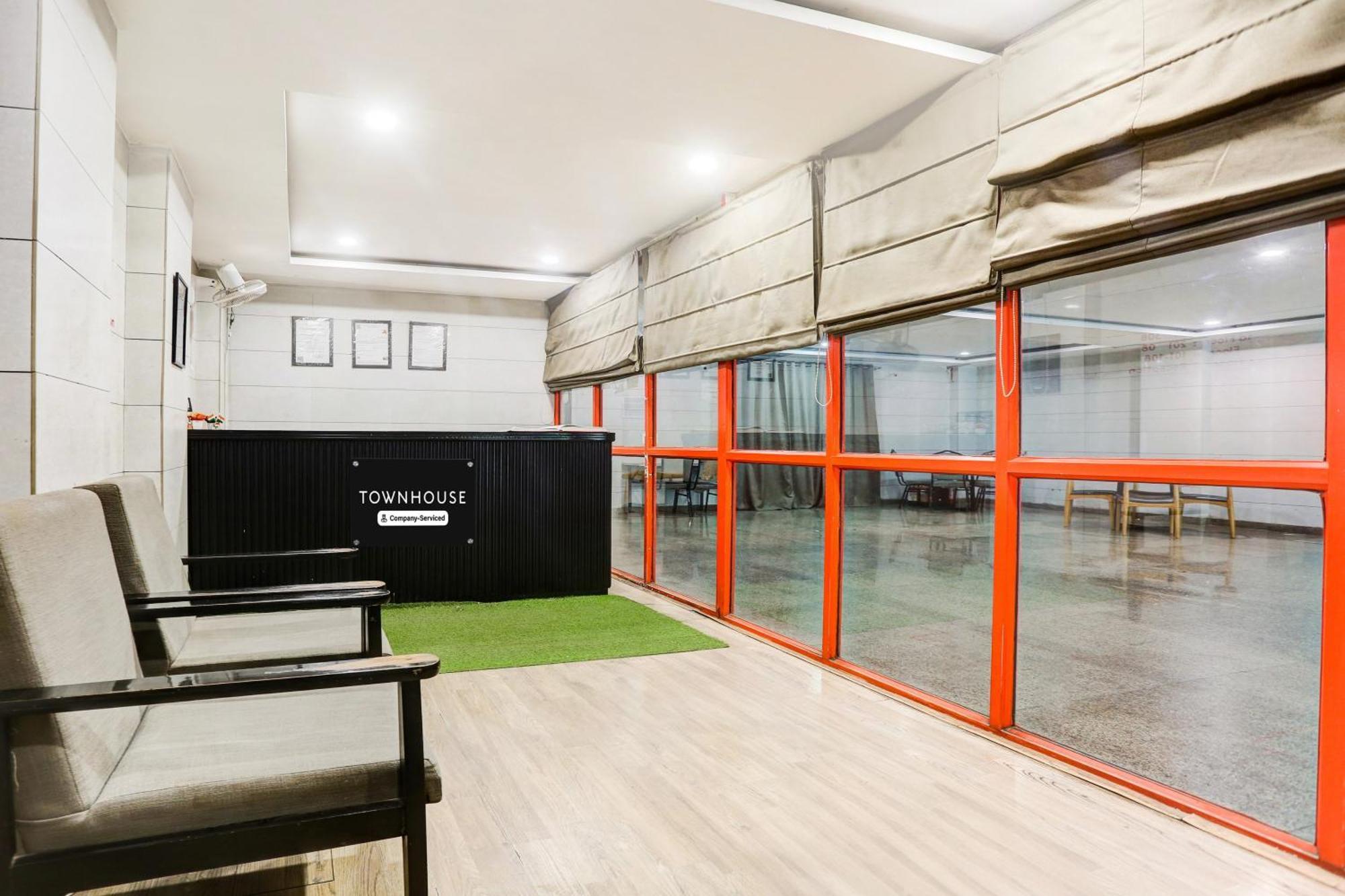 Hotel Super Townhouse Rohini Sector 23 4*