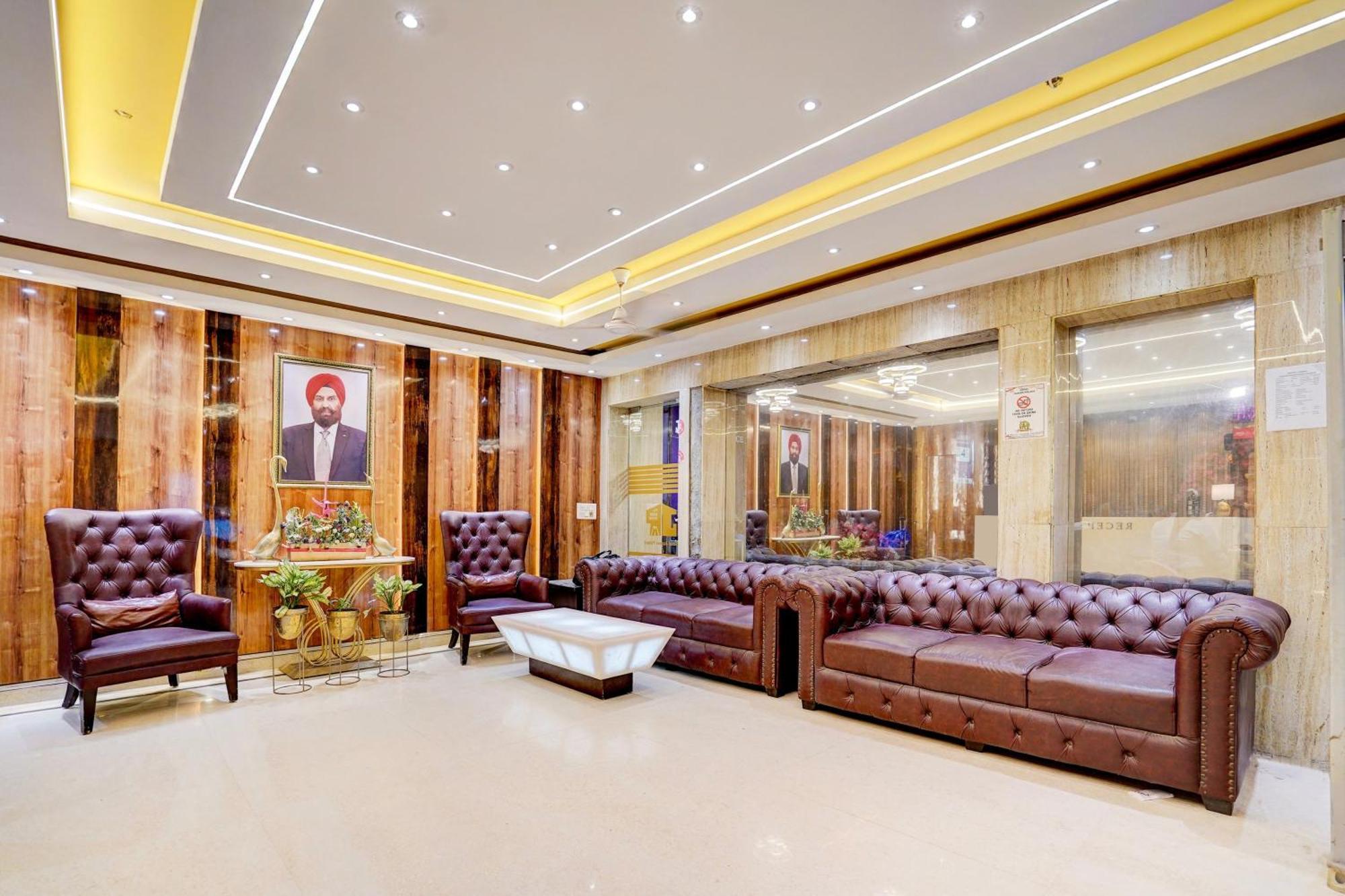 Townhouse Jageer Palace Near Mayapuri Chowk New Delhi