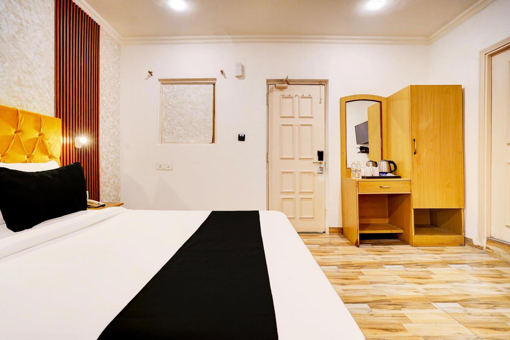 Townhouse Jageer Palace Near Mayapuri Chowk