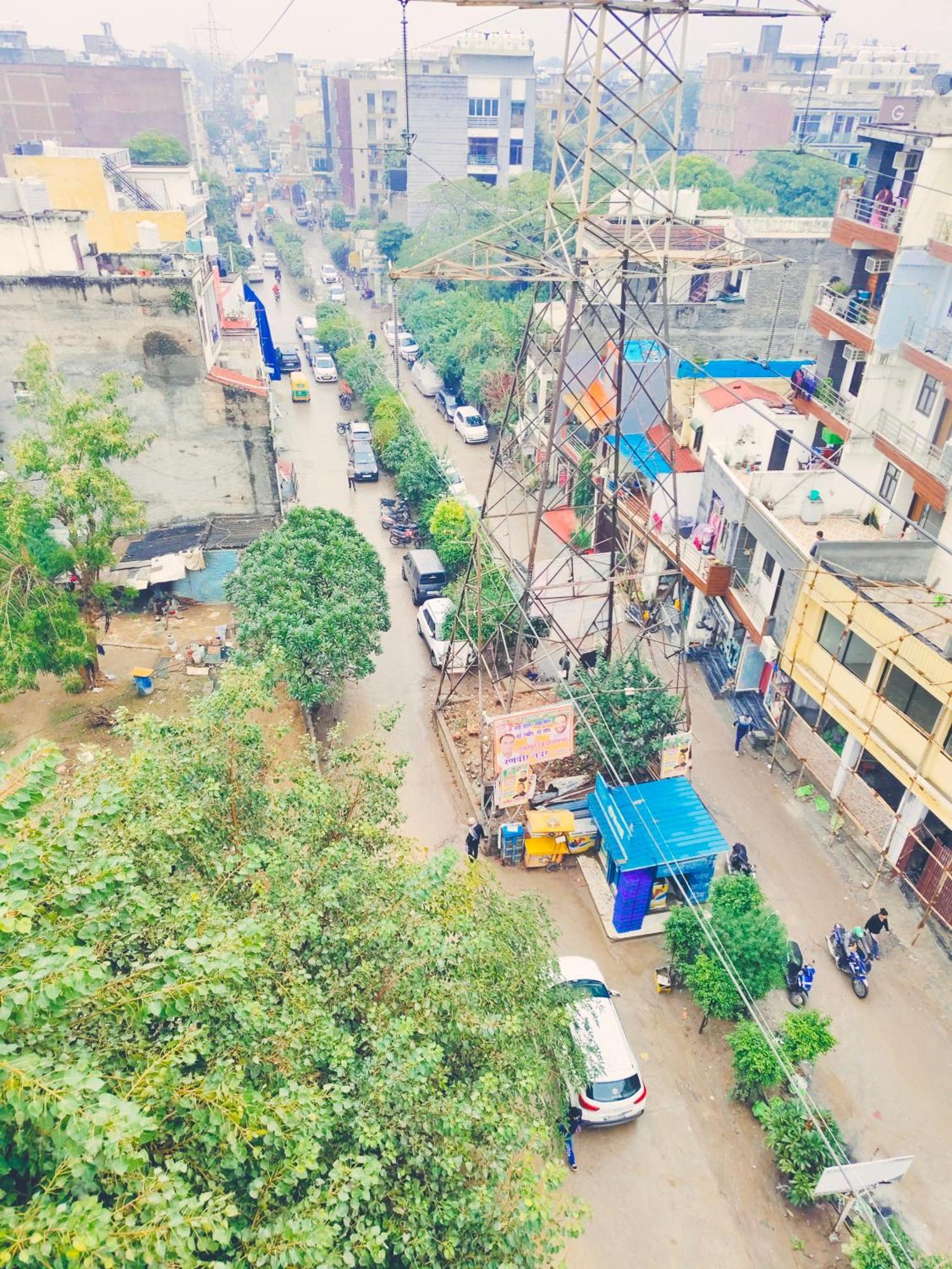 Divisha Homes 1bhk At South Delhi Apartment *