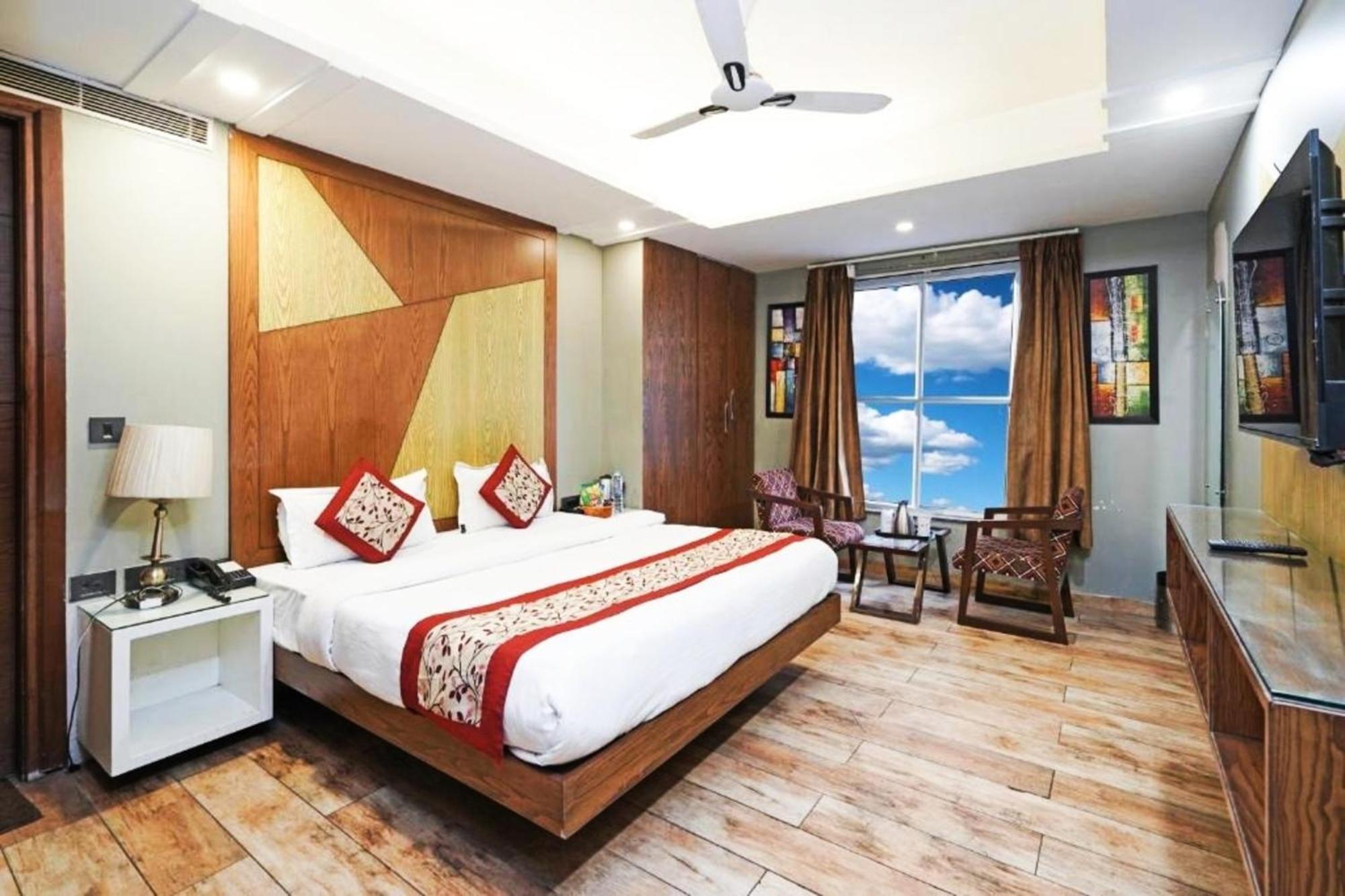 N Maharani Hotel