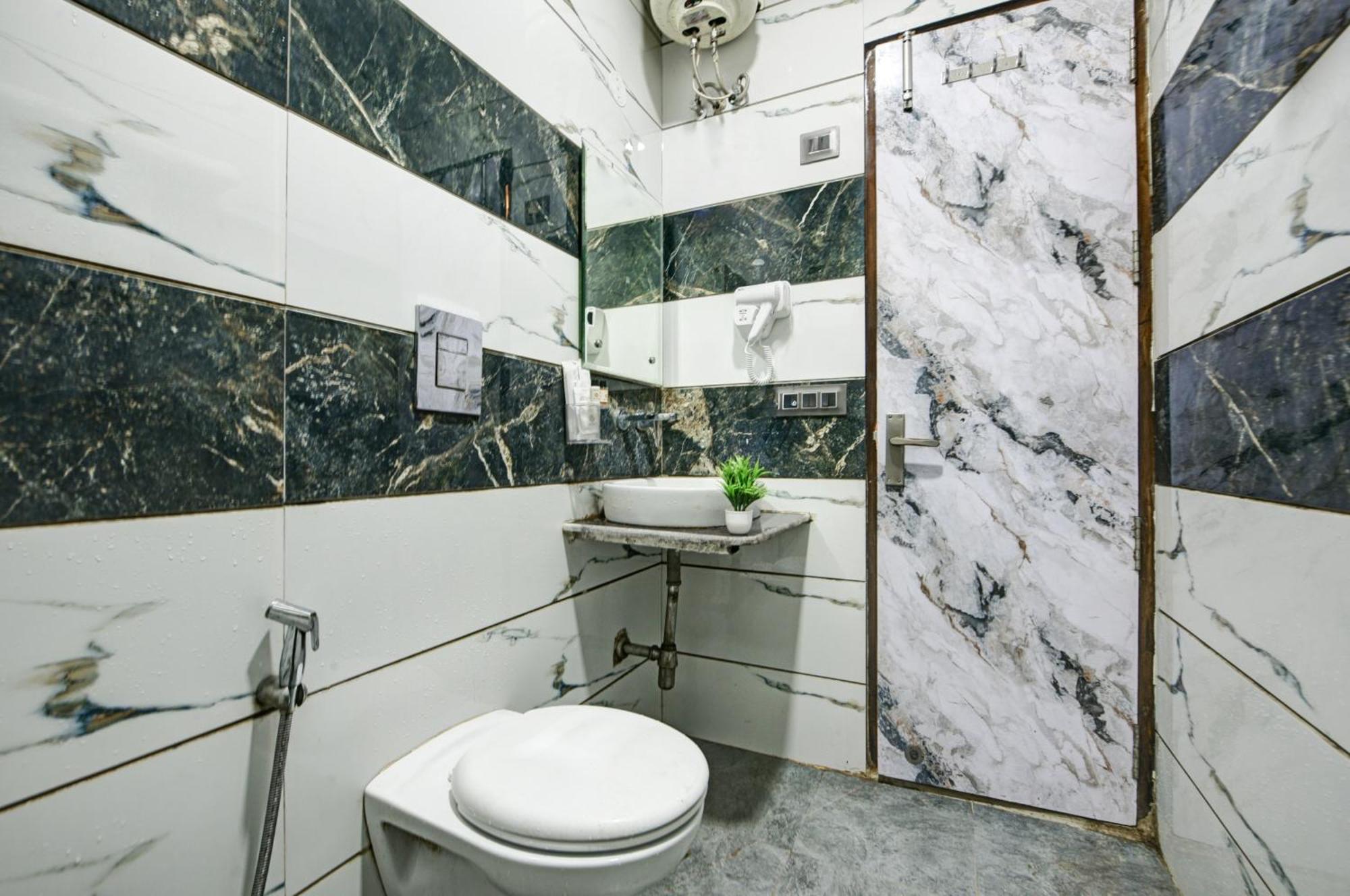 New Frontier - 2 Mins From Old Railway Station & Chandni Chowk Hotel 3*