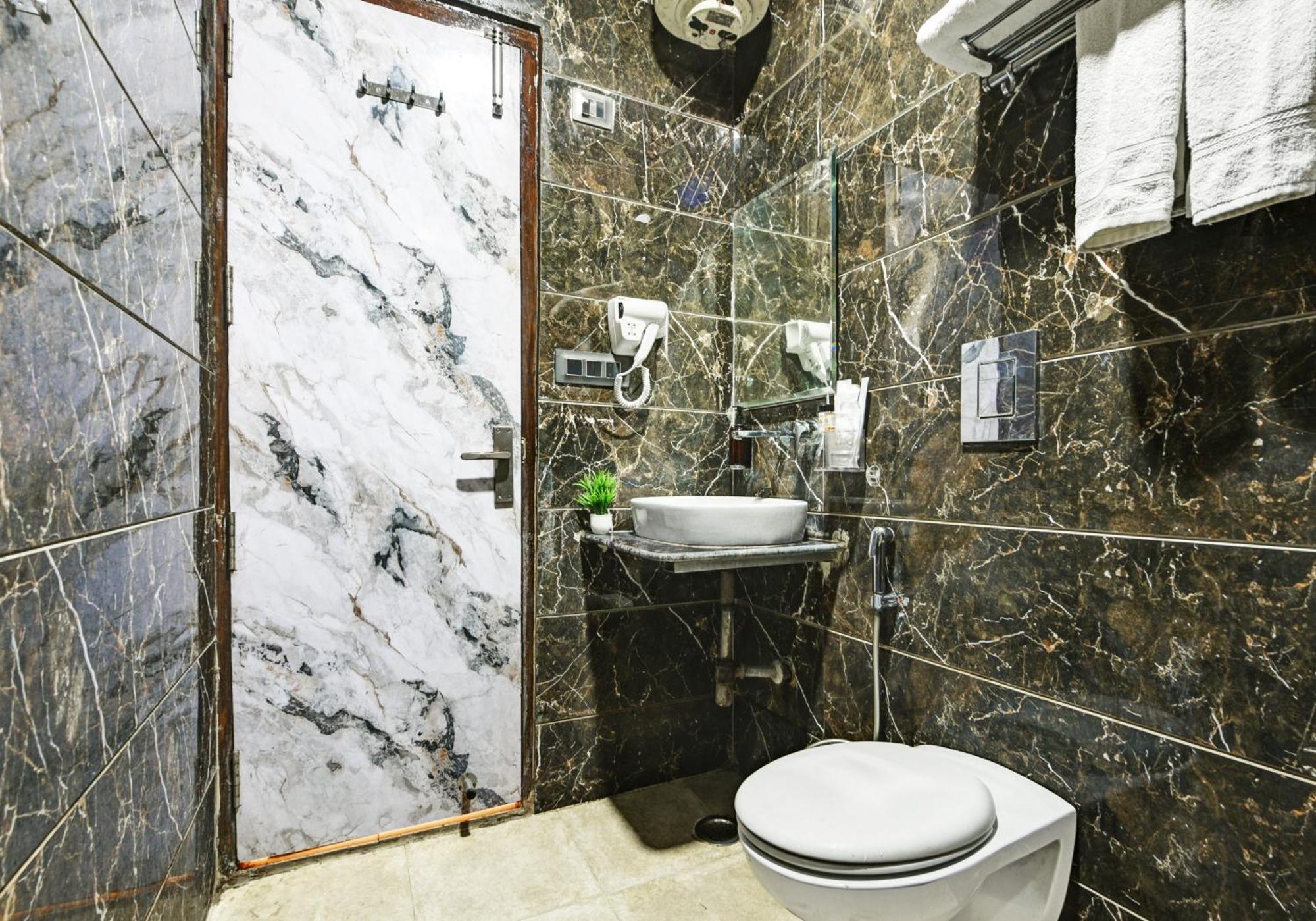 New Frontier - 2 Mins From Old Railway Station & Chandni Chowk Hotel 3*