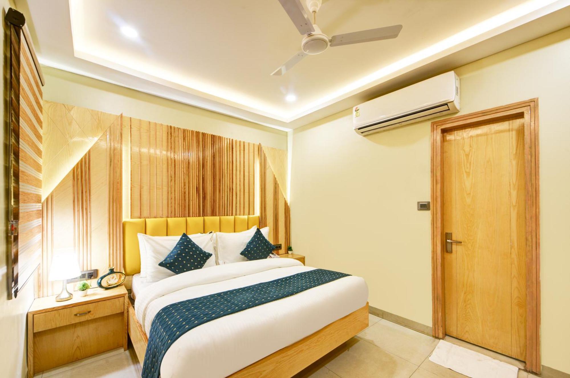 Hotel New Frontier - 2 Mins From Old Railway Station & Chandni Chowk 3*