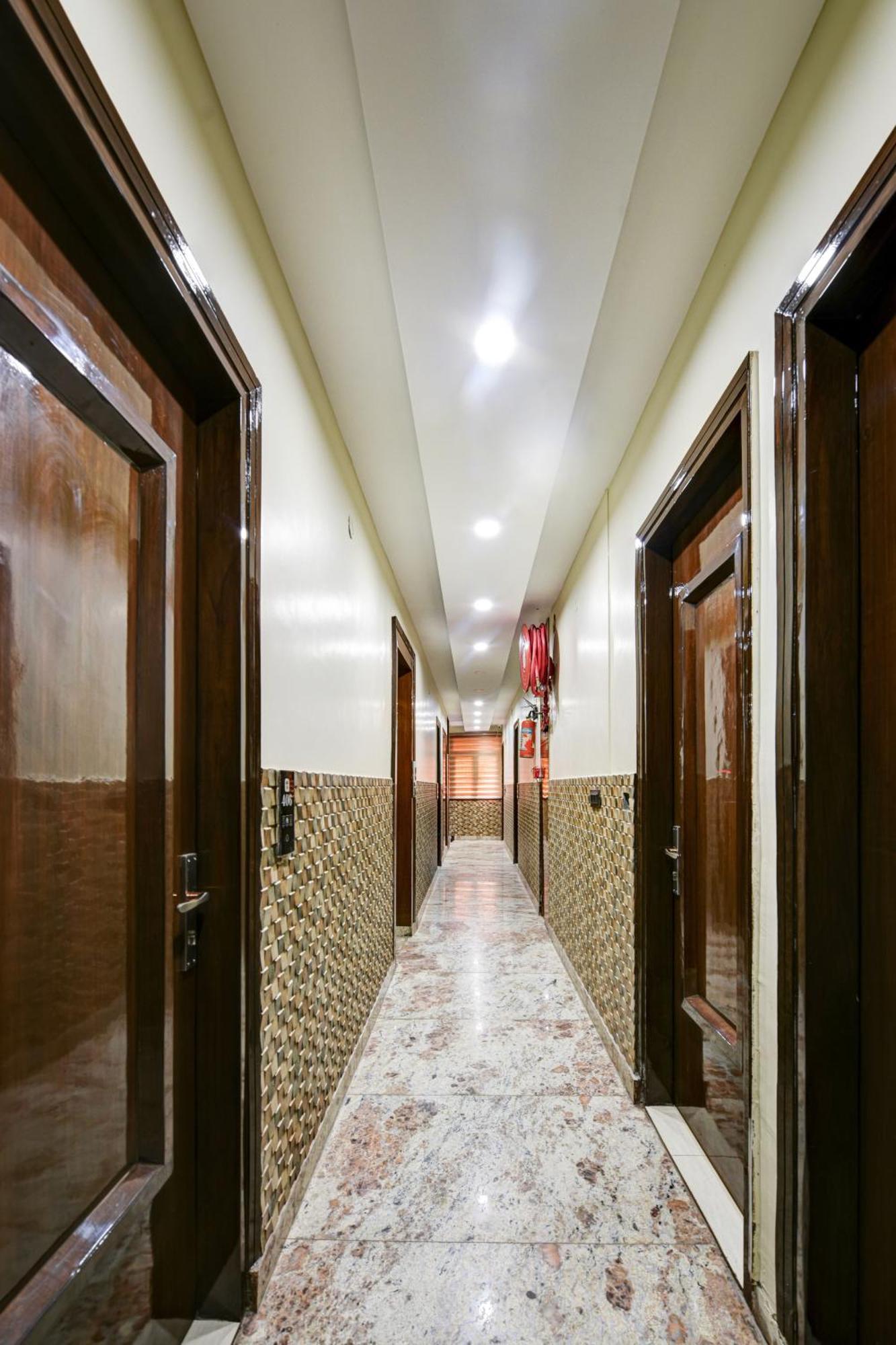 New Frontier - 2 Mins From Old Railway Station & Chandni Chowk Hotel 3*