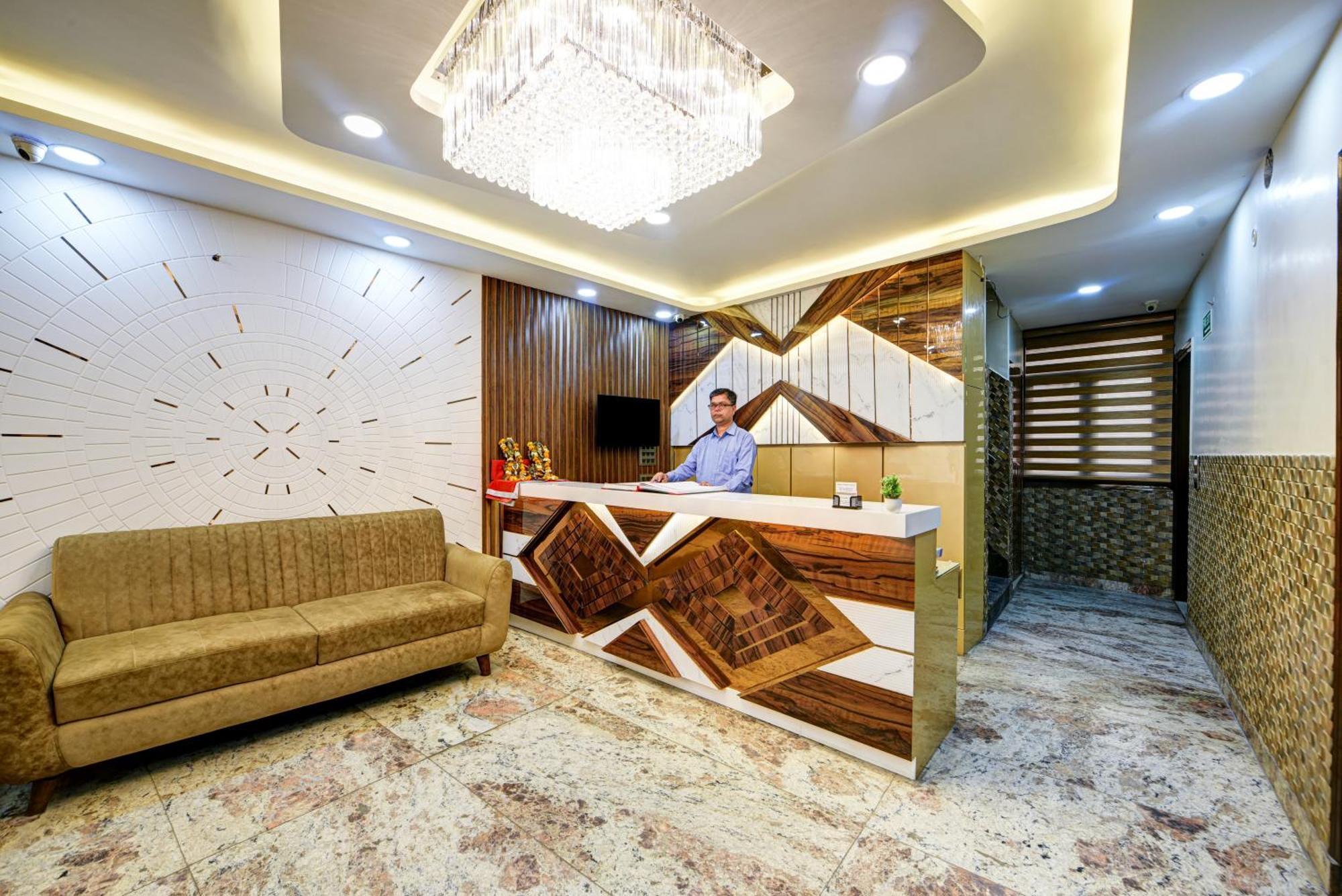 New Frontier - 2 Mins From Old Railway Station & Chandni Chowk 3*
