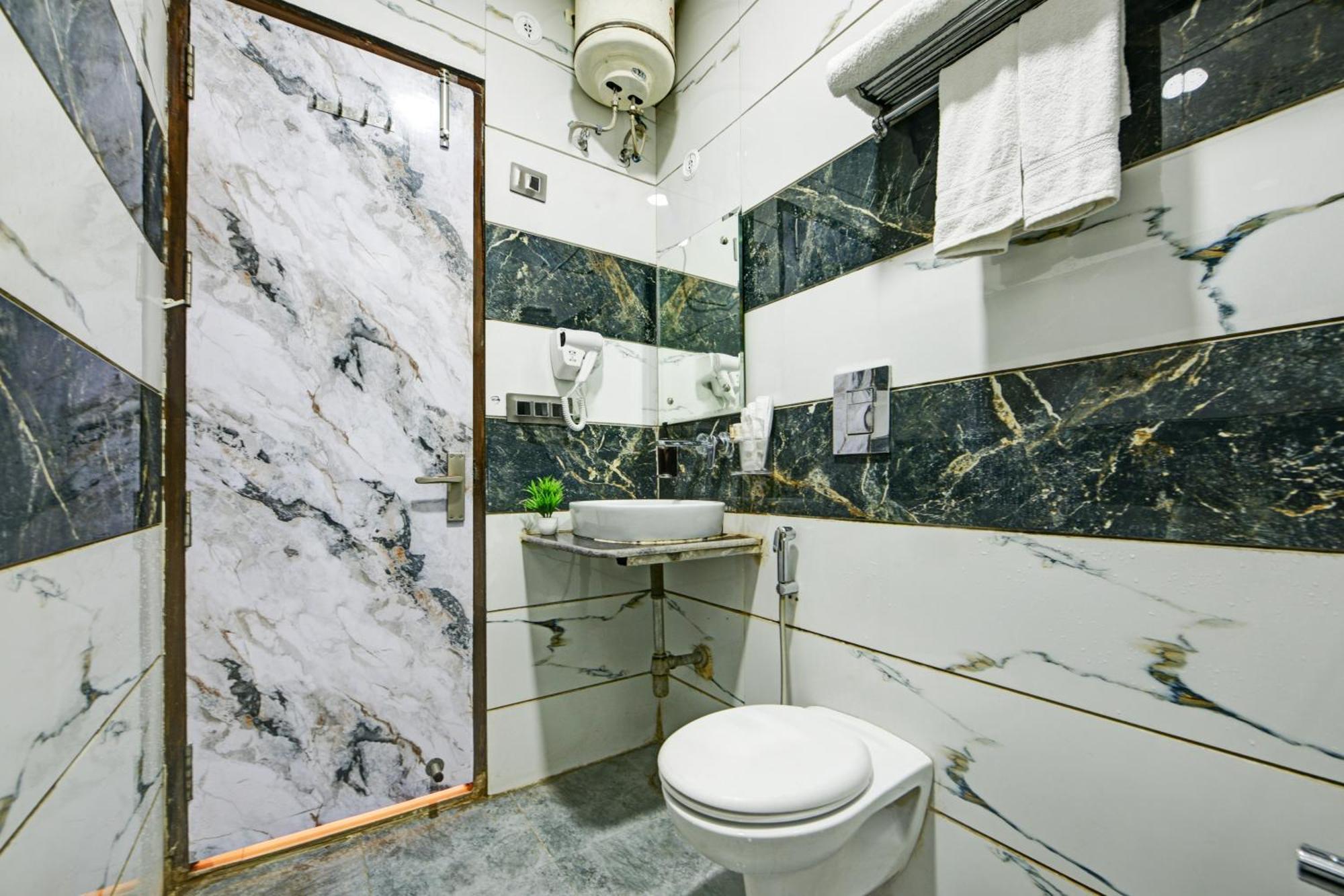 New Frontier - 2 Mins From Old Railway Station & Chandni Chowk Hotel 3*