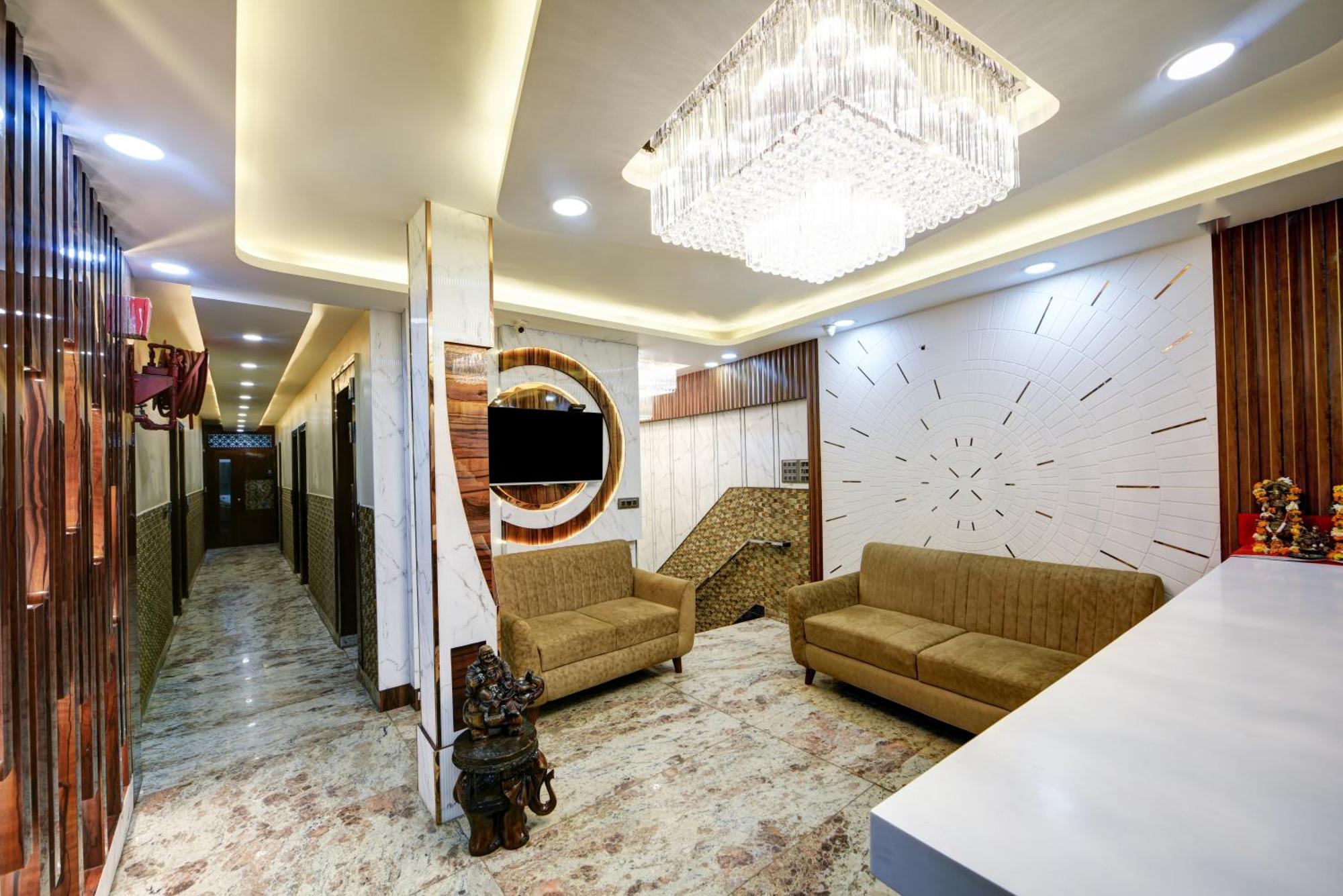 Hotel New Frontier - 2 Mins From Old Railway Station & Chandni Chowk 3*