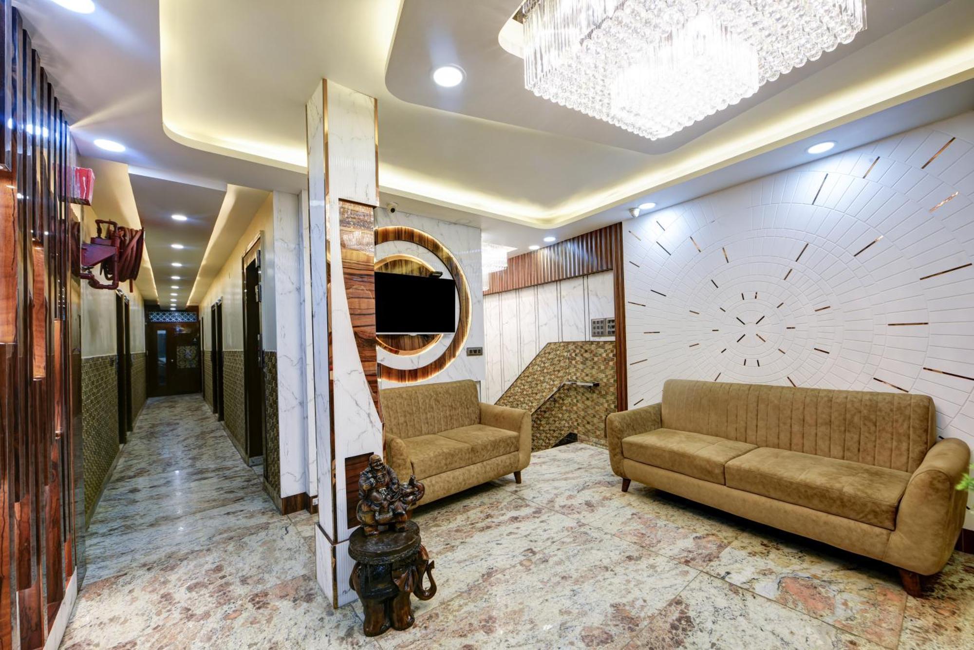 Hotel New Frontier - 2 Mins From Old Railway Station & Chandni Chowk Delhi (National Capital Territory of India)