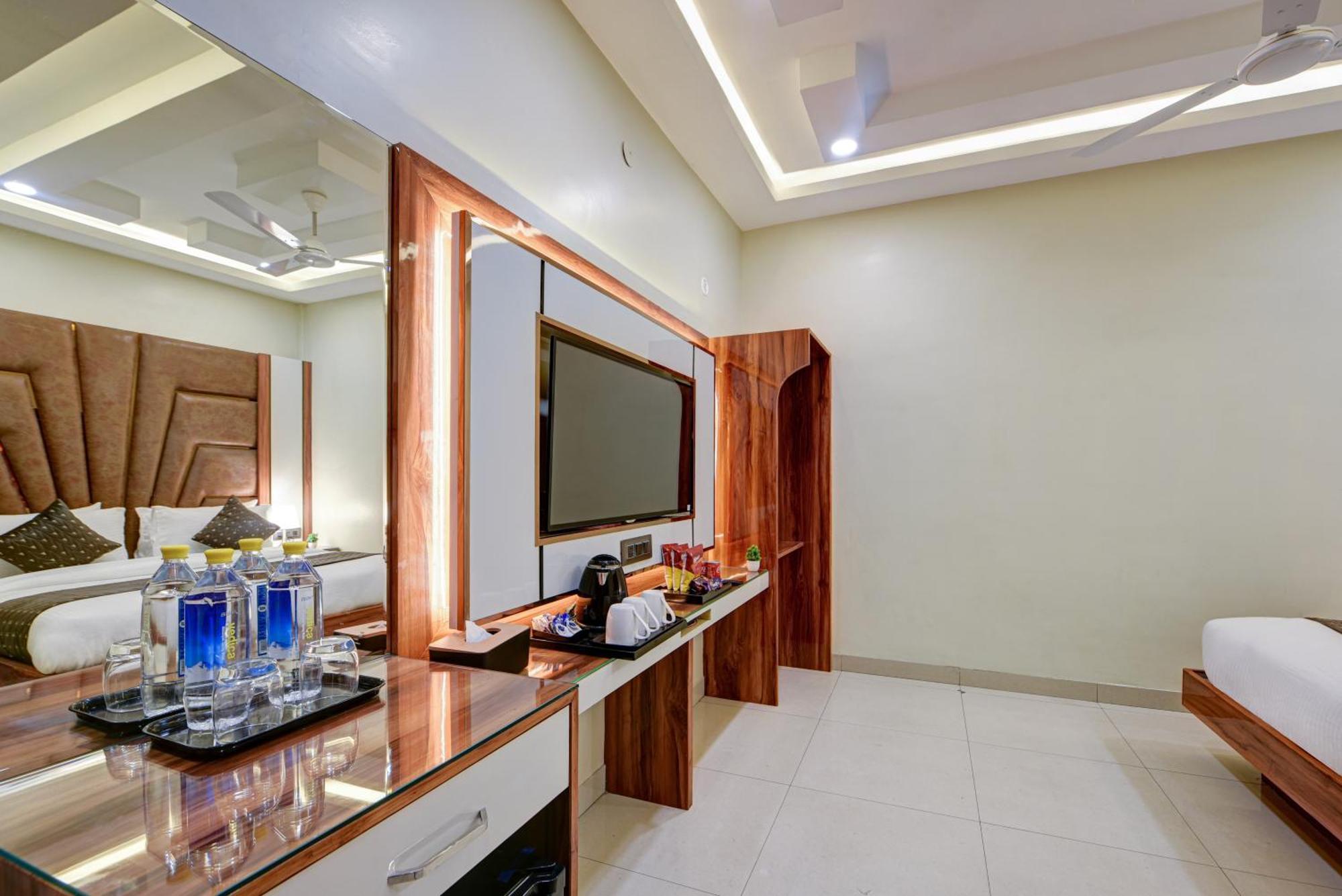 Hotel New Frontier - 2 Mins From Old Railway Station & Chandni Chowk 3*