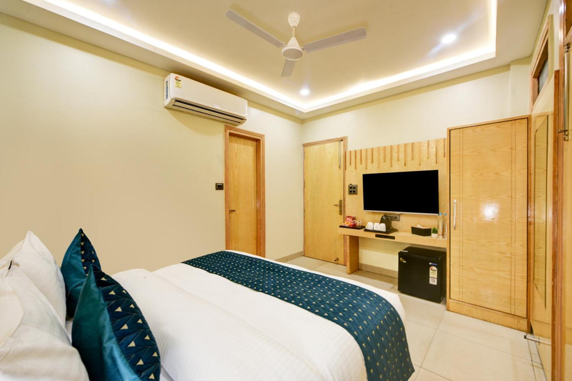 Hotel New Frontier - 2 Mins From Old Railway Station & Chandni Chowk Delhi (National Capital Territory of India)