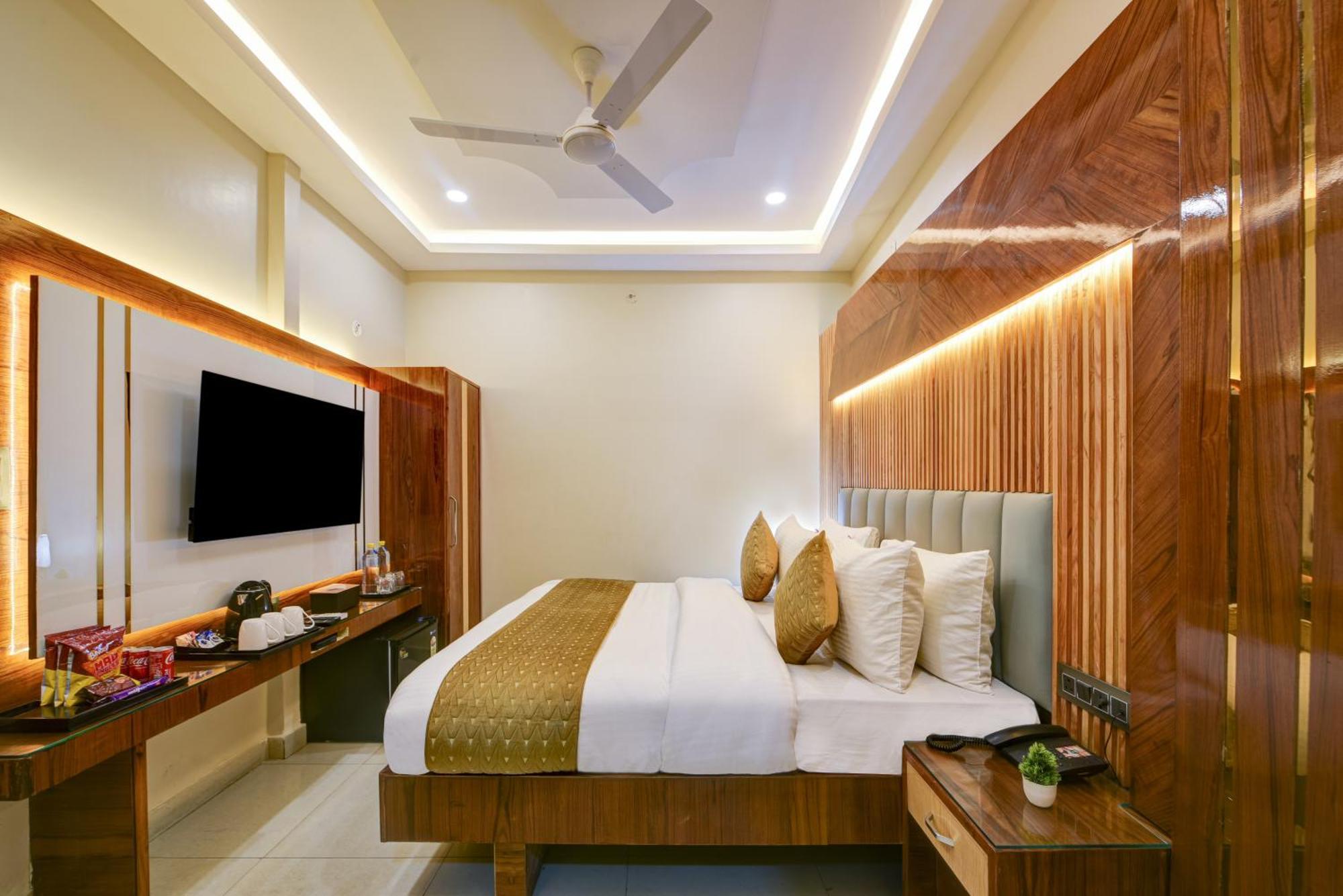 New Frontier - 2 Mins From Old Railway Station & Chandni Chowk 3*