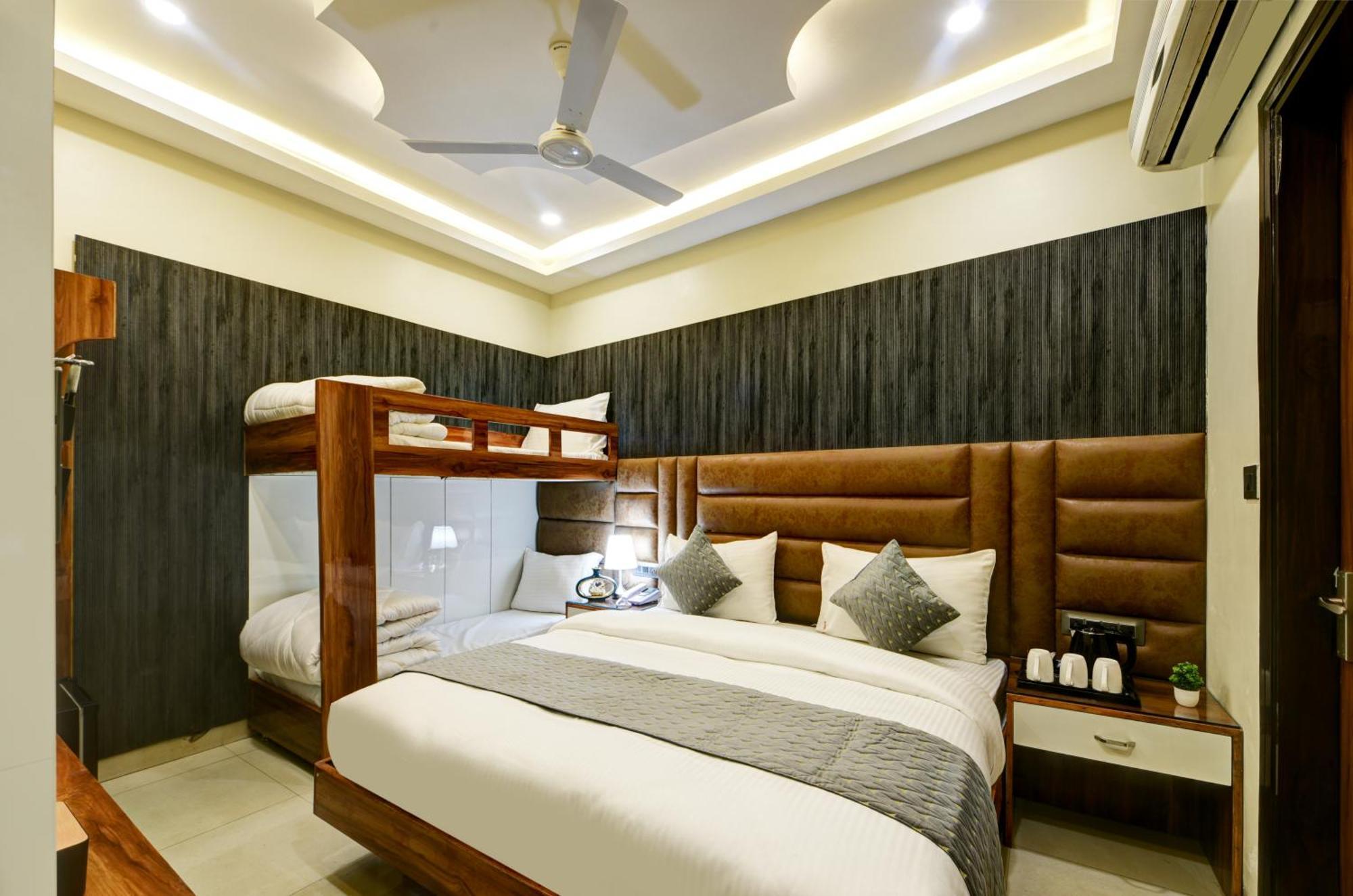 New Frontier - 2 Mins From Old Railway Station & Chandni Chowk 3*