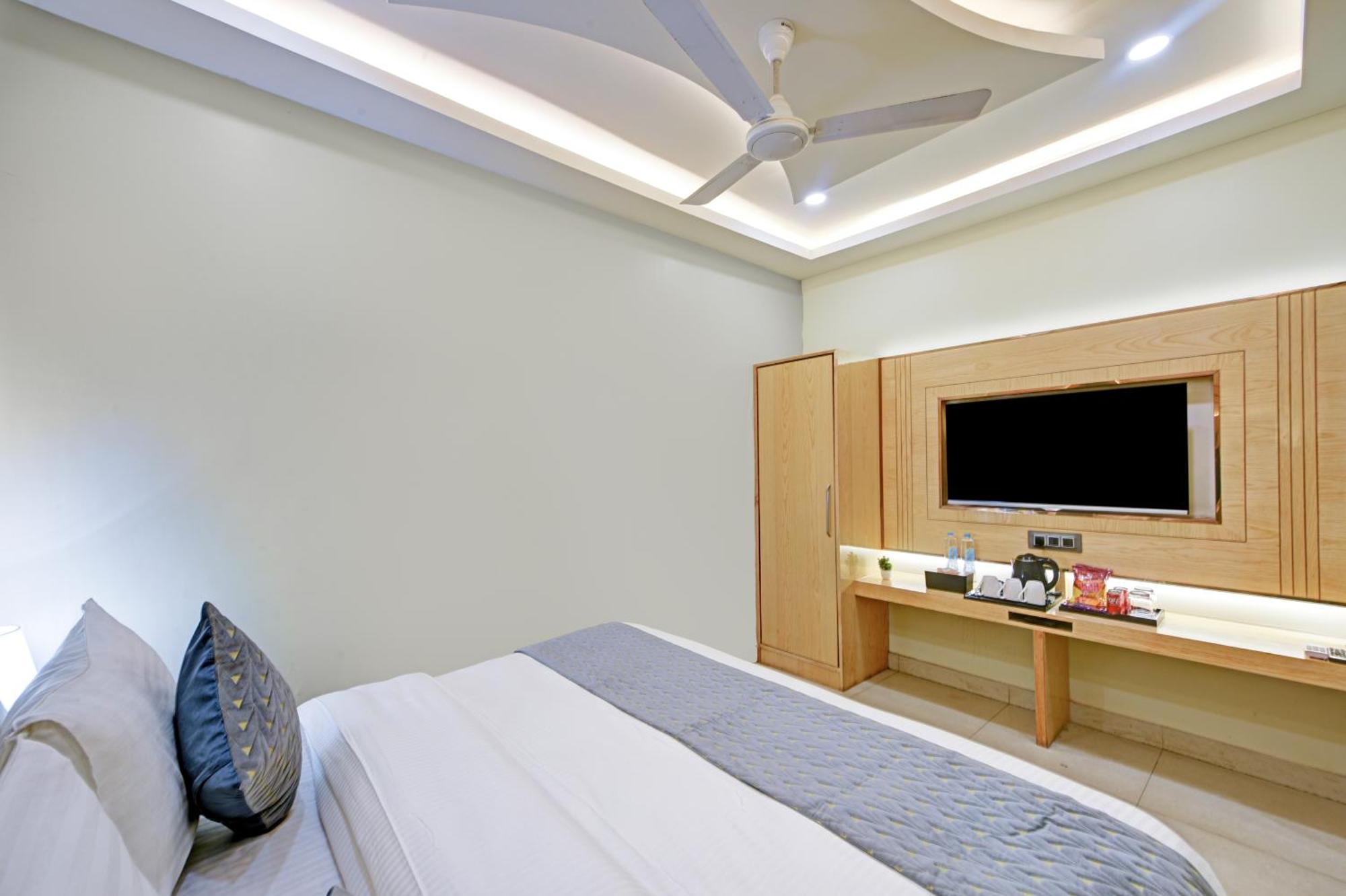 Hotel New Frontier - 2 Mins From Old Railway Station & Chandni Chowk
