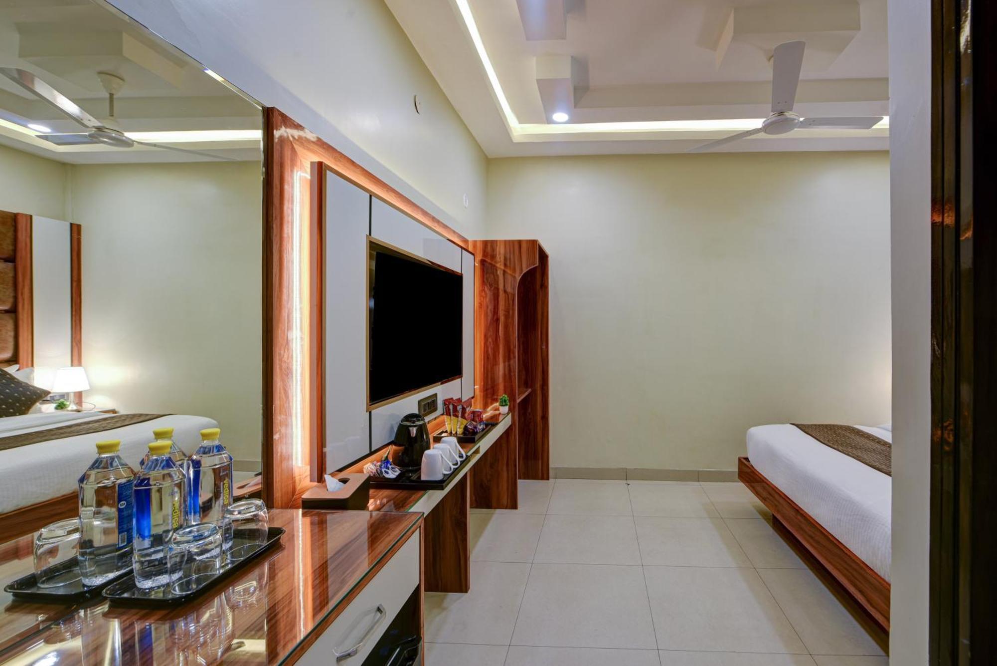 Hotel New Frontier - 2 Mins From Old Railway Station & Chandni Chowk 3*