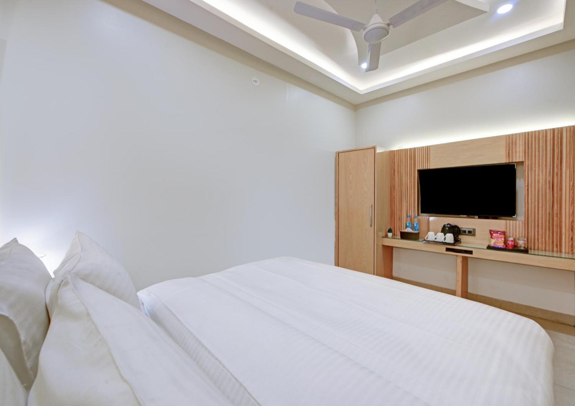 Hotel New Frontier - 2 Mins From Old Railway Station & Chandni Chowk 3*