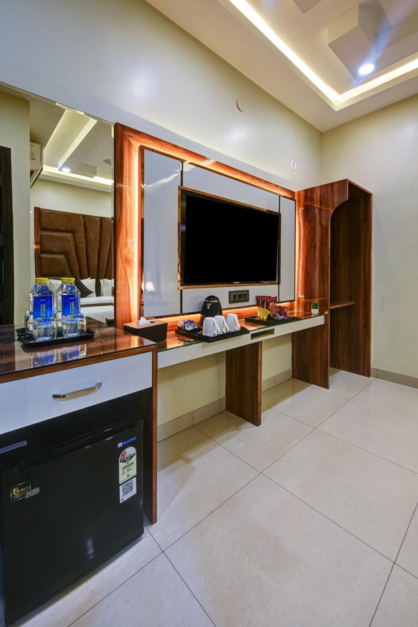 New Frontier - 2 Mins From Old Railway Station & Chandni Chowk 3*