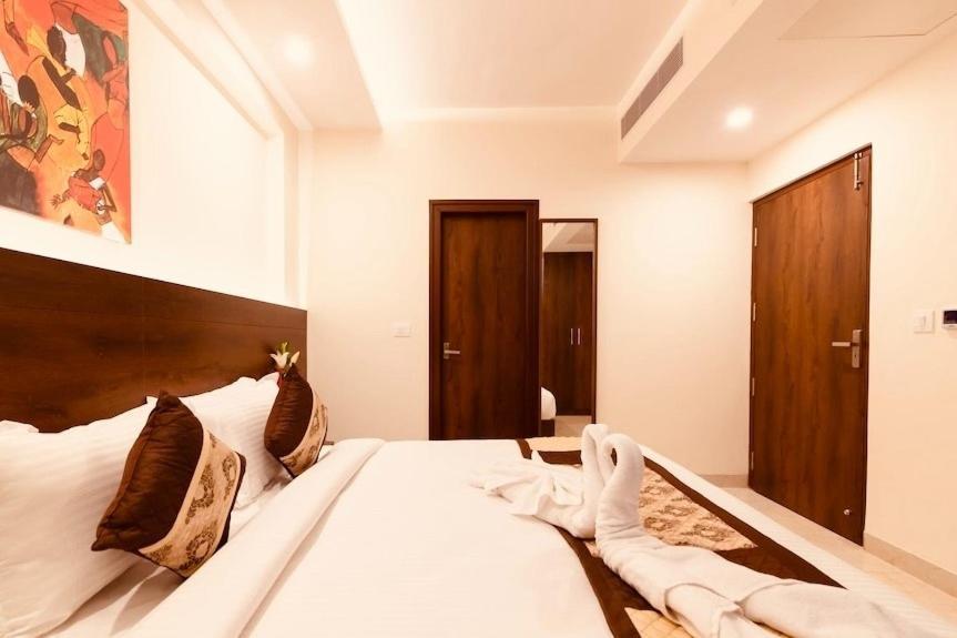 Crystal Plaza Delhi Airport Bed & Breakfast
